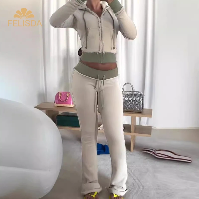 Женский спортивный костюм с логотипом