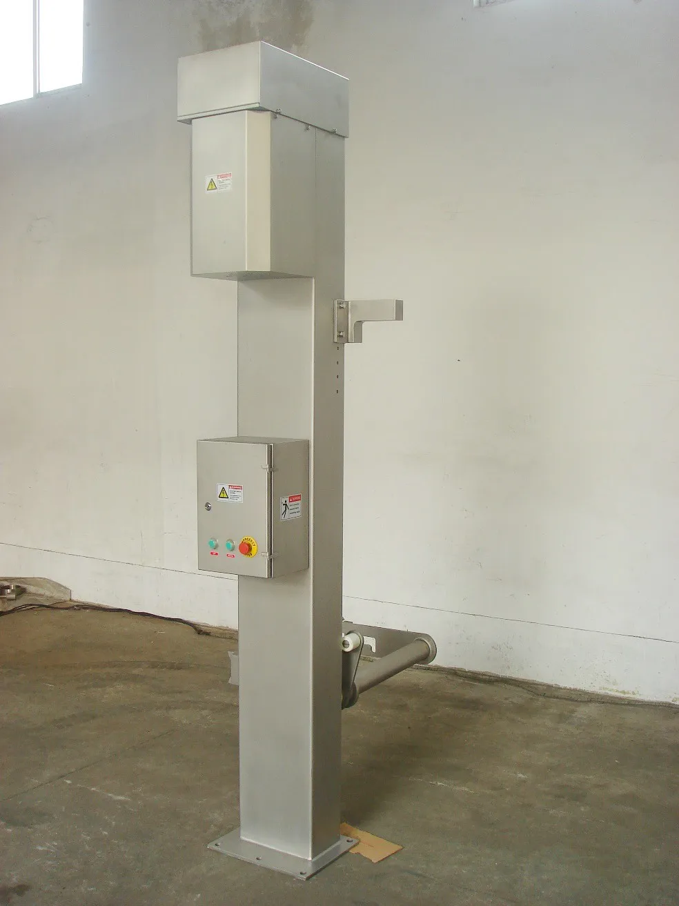 Industrial bin lifer trolley elevator in food industry mincer machine