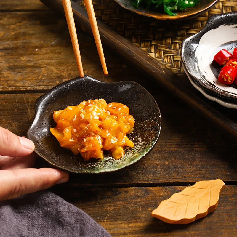 Wholesale Japanese Style Shell Shape Dish Pastry Dish Simple Sauce Dish Irregular Ceramic Tableware