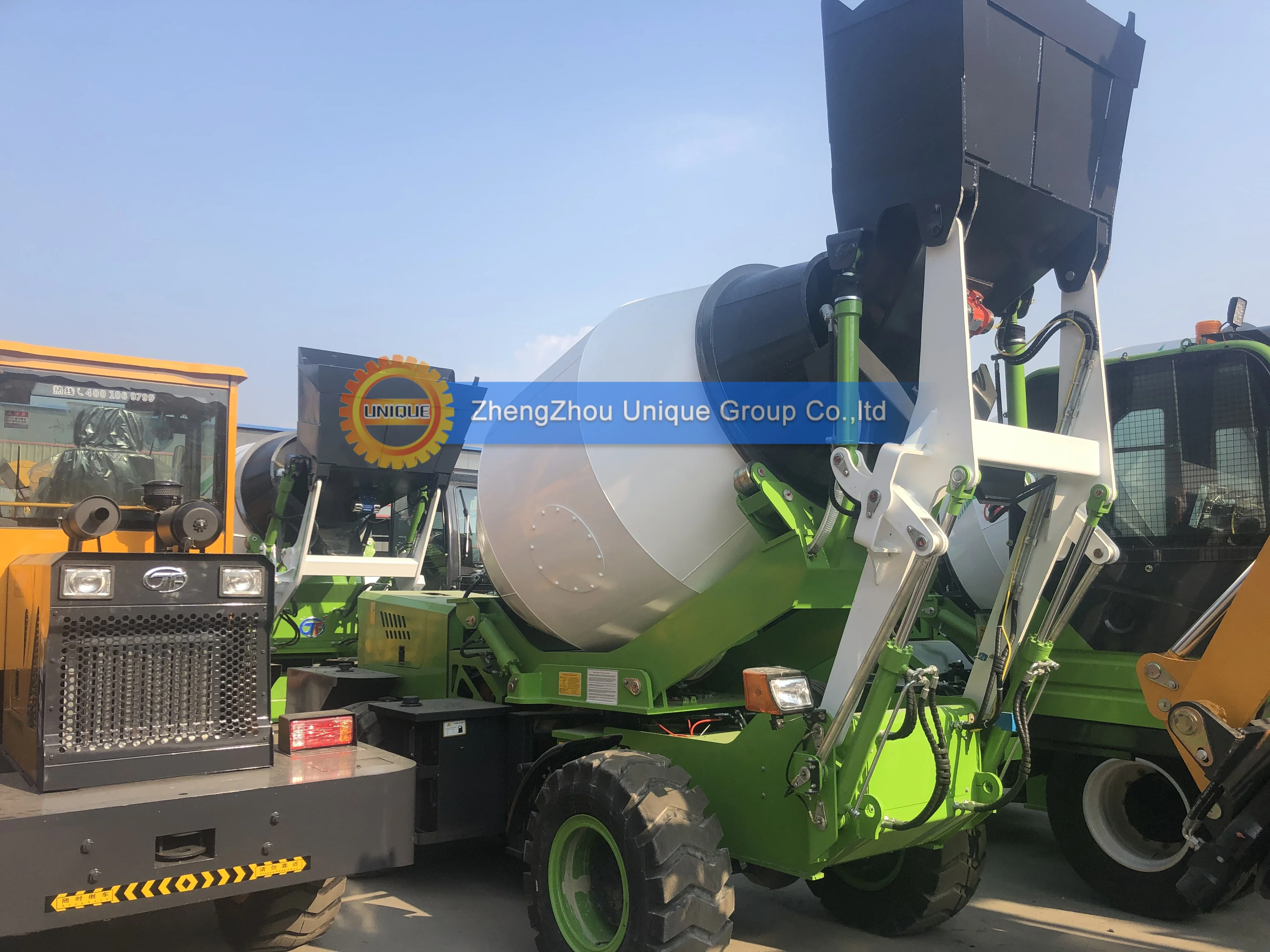 Chinese Factory Best Price 4CBM Self Loading Concrete Mixer Truck In Stock