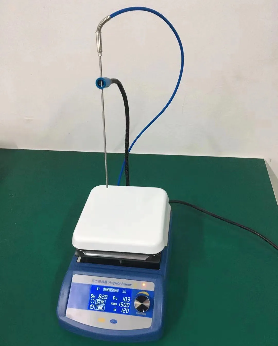 Laboratory magnetic stirrer with heater
