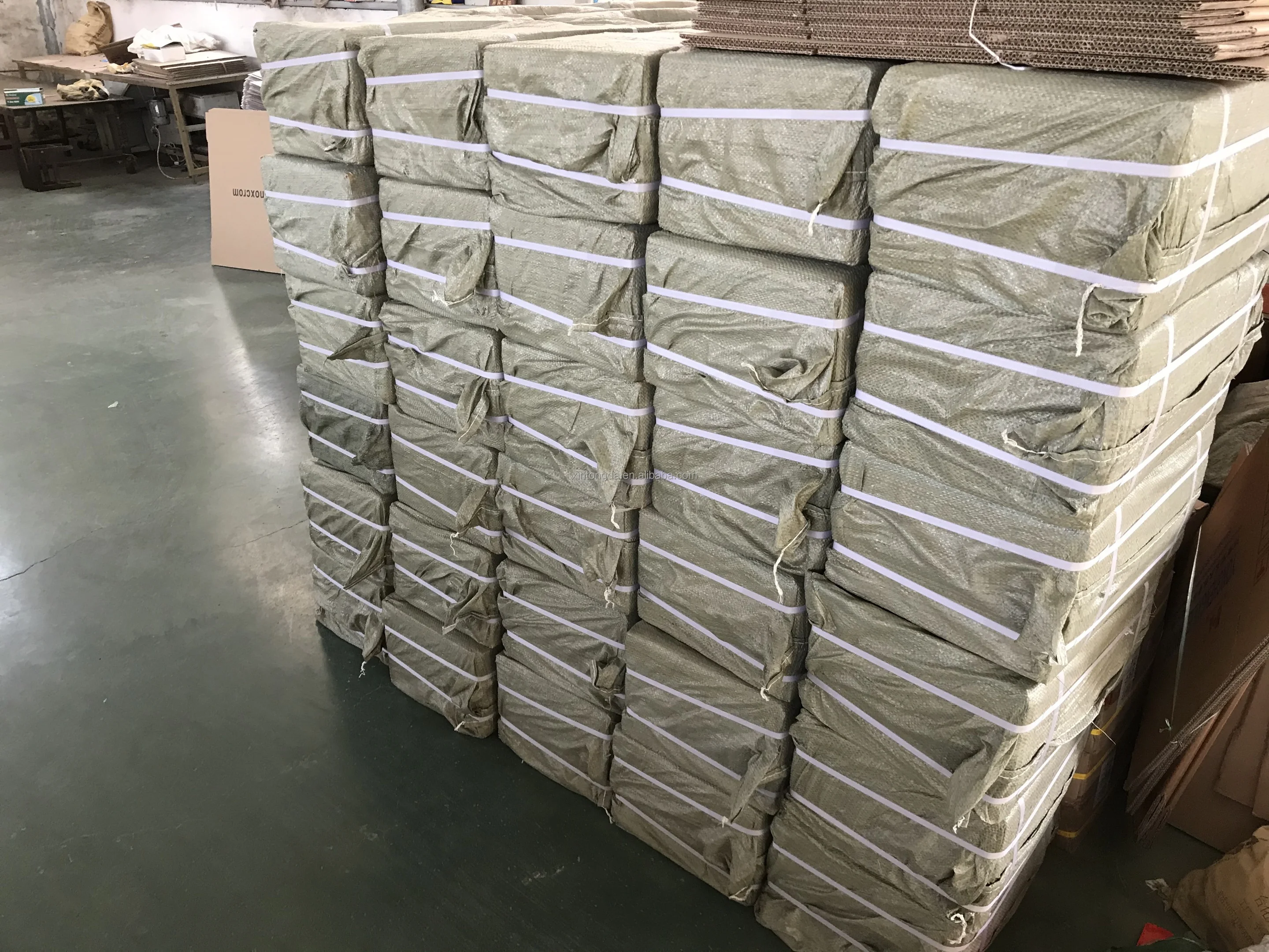 Utility Knife Box Cutter Retractable, Compact Box Knife for Cartons, Cardboard, and Boxes, Perfect for Office and Home Use