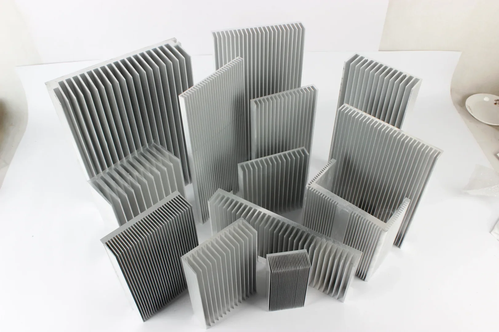 Excellent quality  Customized processing services manufacturer custom Copper aluminum 6061 6063  radiators CNC  machining PARTS