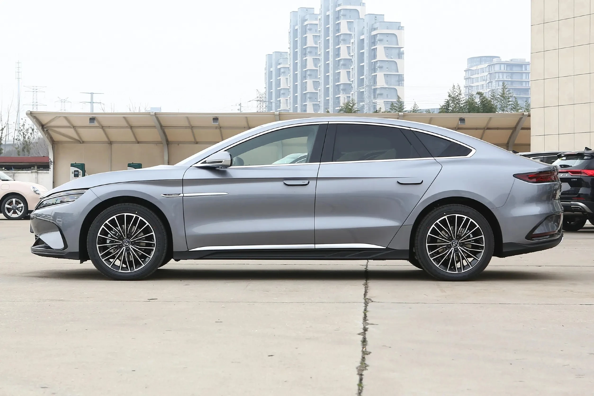 Электрические автомобили YK MOTORS Byd Han Champion Edition Подержанные новые энергетические Dmi чистый электромобиль