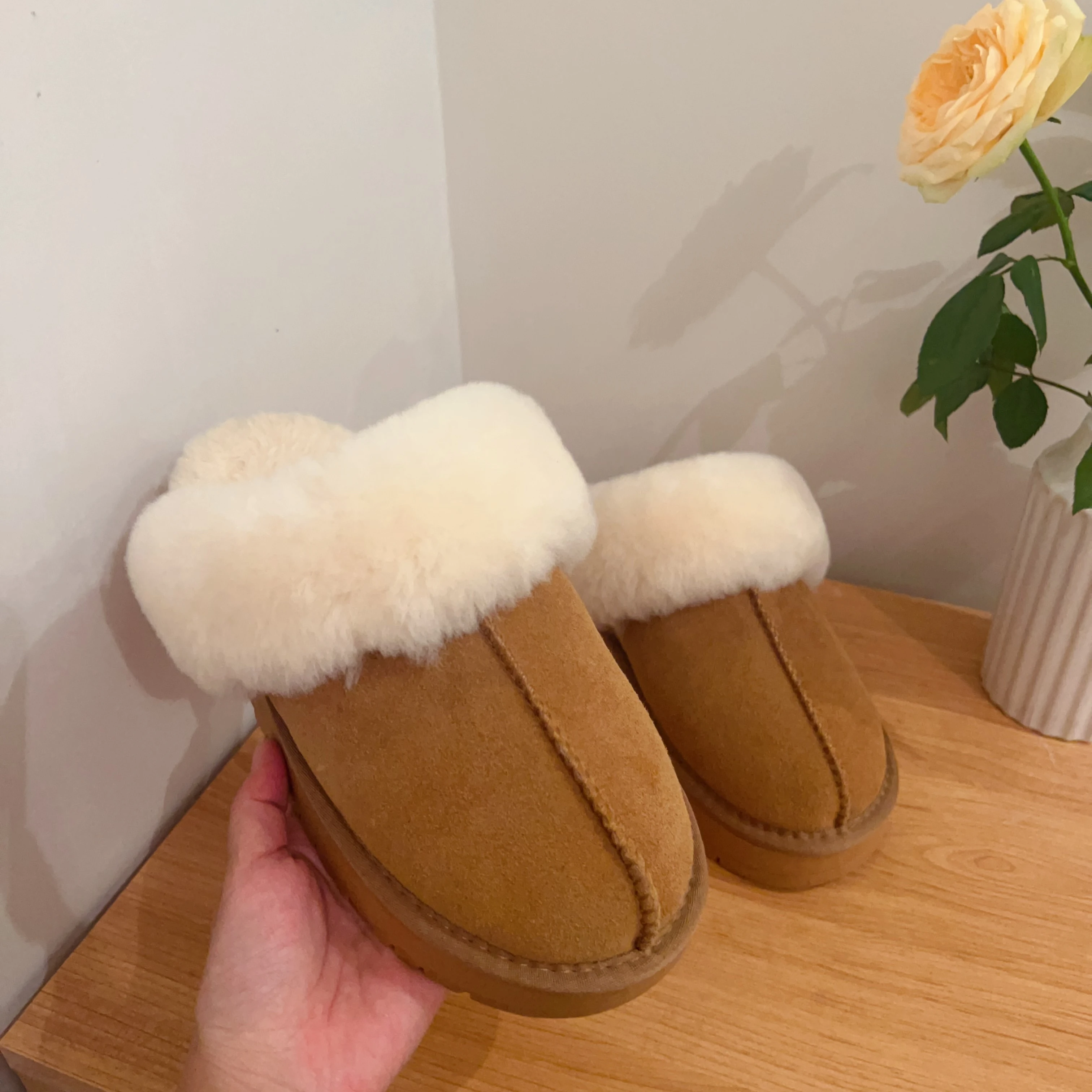 Popular Factory New Arrival Maroon Warm Non-Slip Leather Slippers Suitable for Indoor snow boots