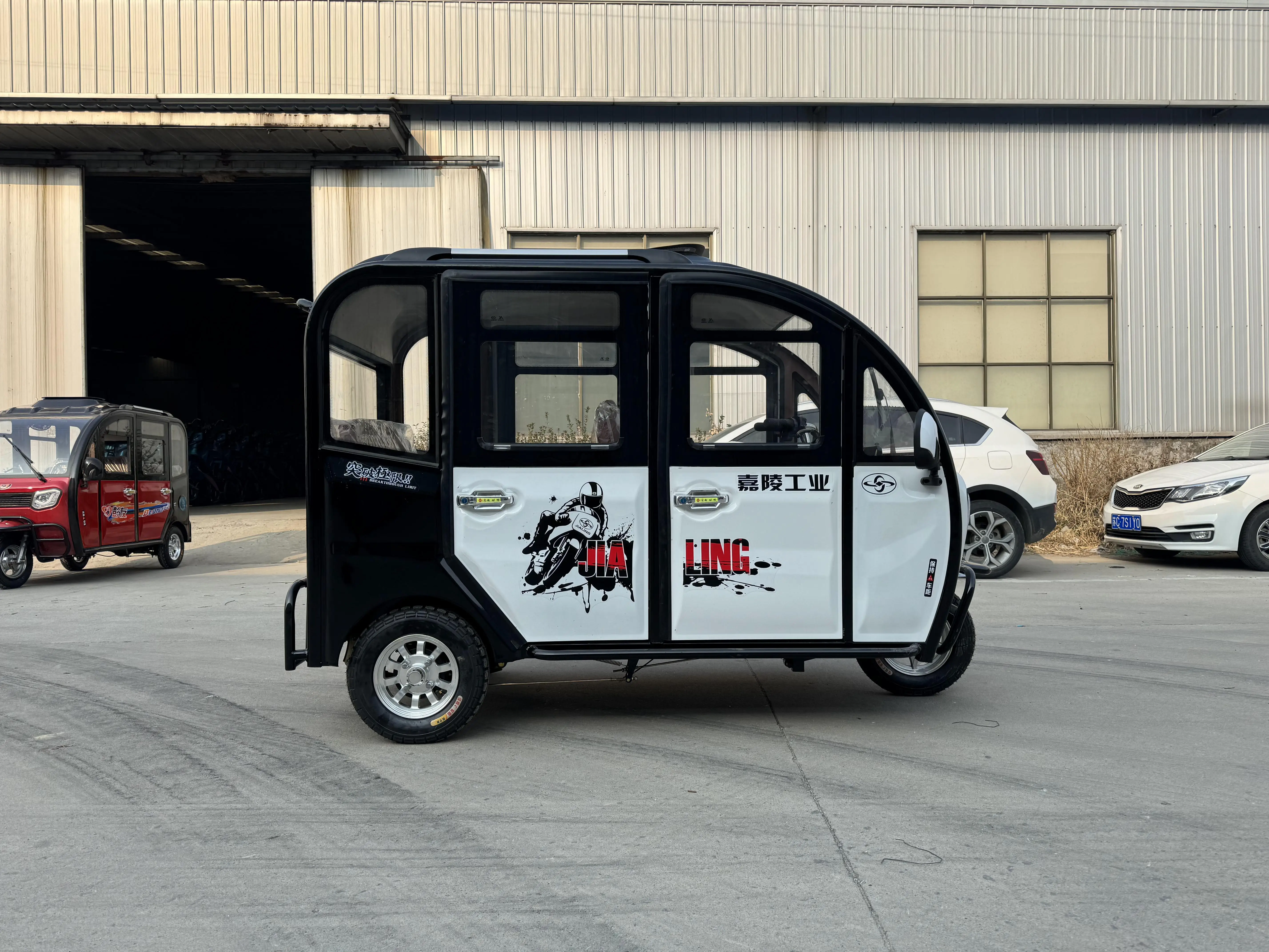 Lb-Zr5D Electric Tricycle Closed Cabin Safe Speed Suitable With Children