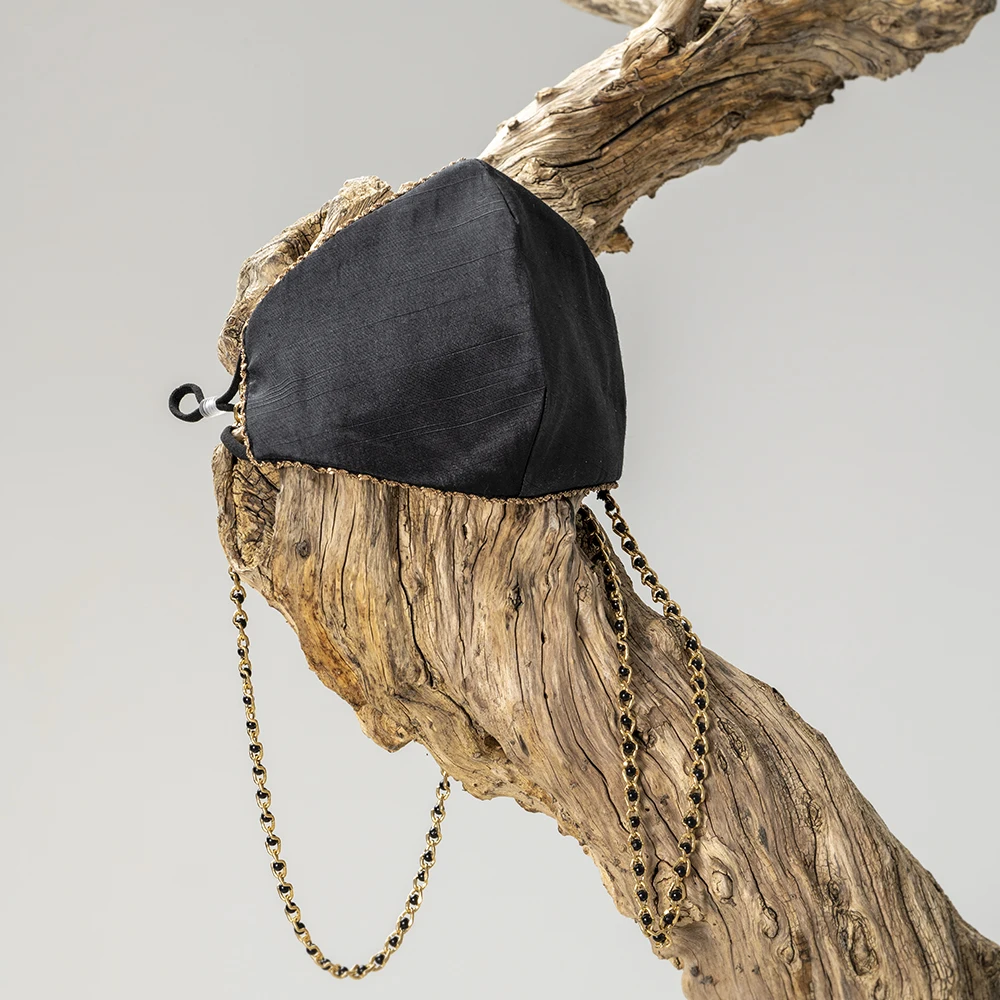 
Top Pick With Pearl Gold Chain Black Luxury Design Fashionable Silk Facemask party mask 