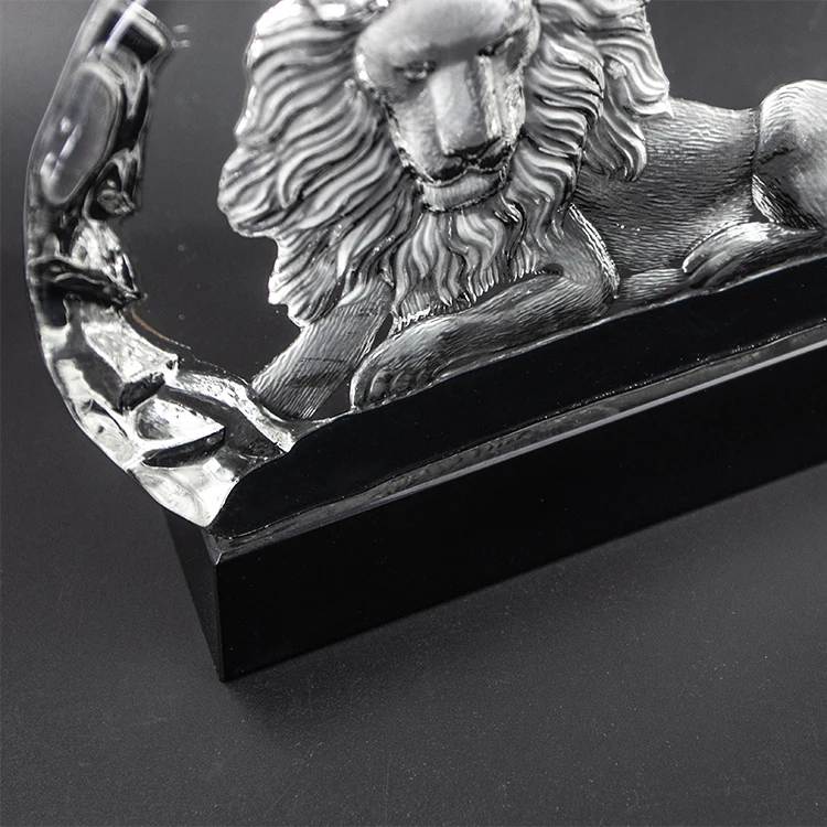 NEW design 3D laser engraved clear animal art craft crystal lion head with black base K9 crystal lion trophy award for souvenirs
