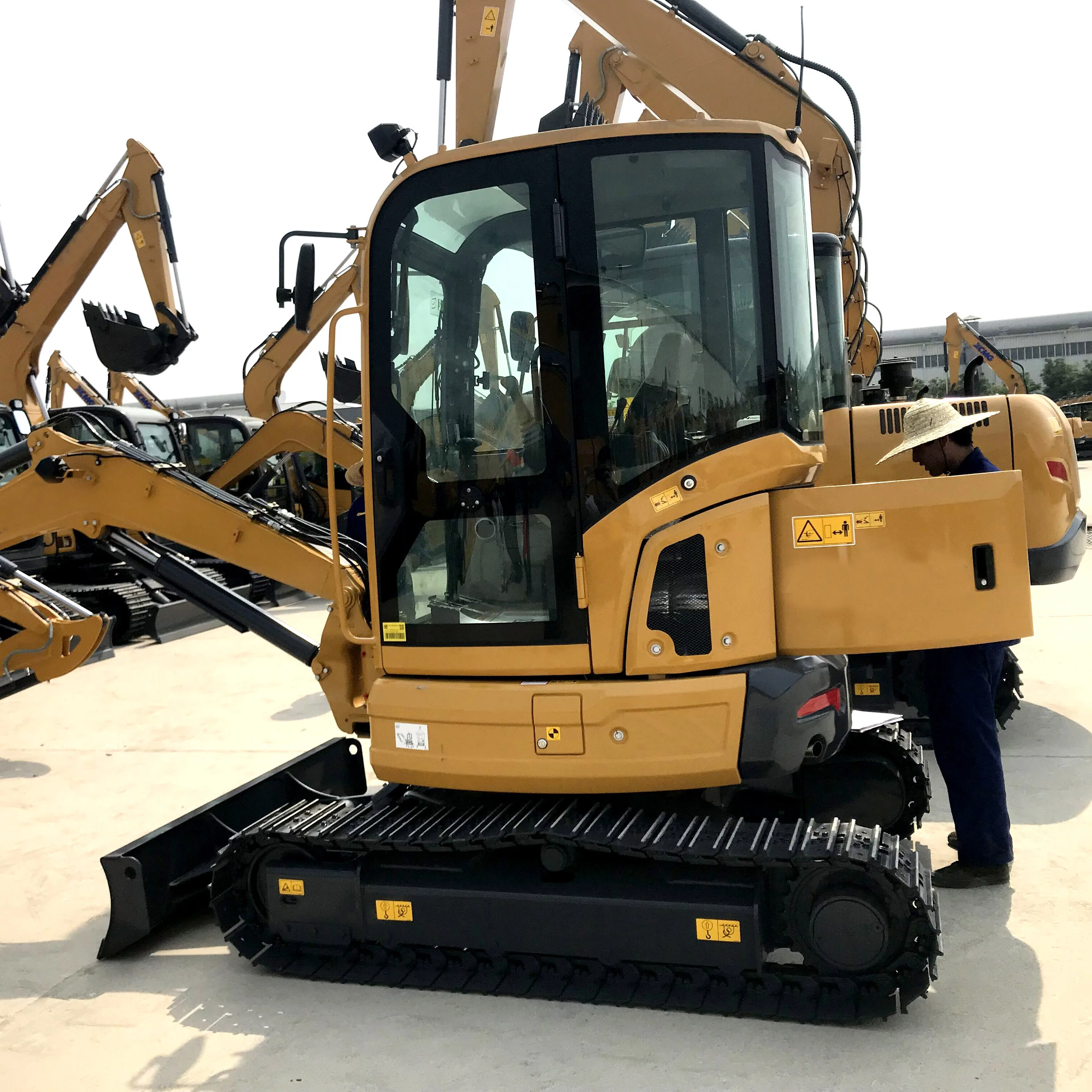 Oriemac Mini Excavator with Cabin/Canopy 3.5t Crawler Excavator XE35U with EPA
