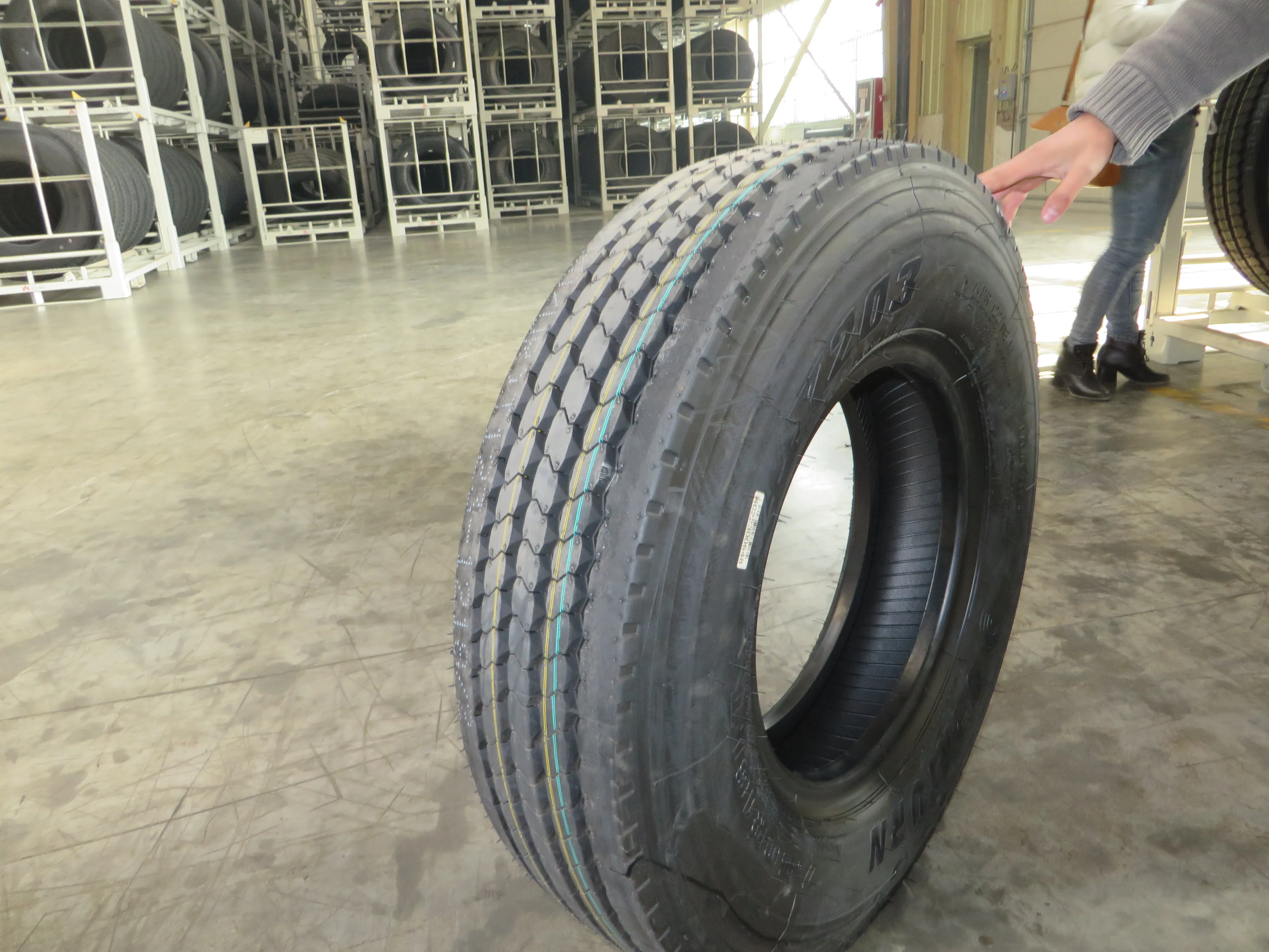  235/75R17.5 тяжелых грузовых шин для прицепа позиции Duraturn Dynacargo производитель ищет Partnes