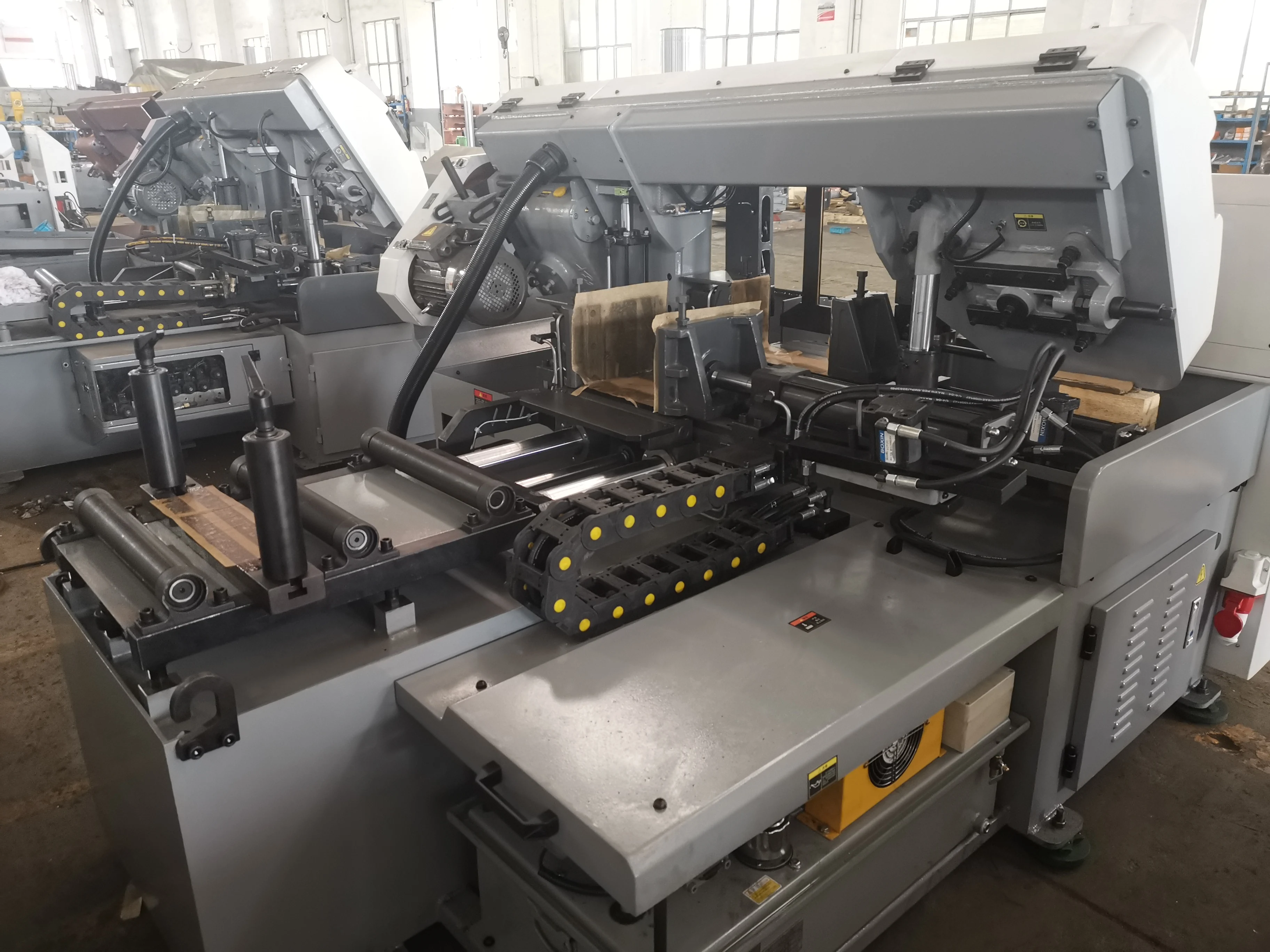 CHENLONG 330A Horizontal Band Saw, hydraulic Shuttle Vise Automatic Band Saw