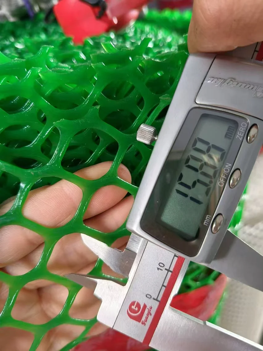 High Quality Environmental protection plastic mesh / 100% HDPE blue plastic extruded poultry chicken aviary safety netting