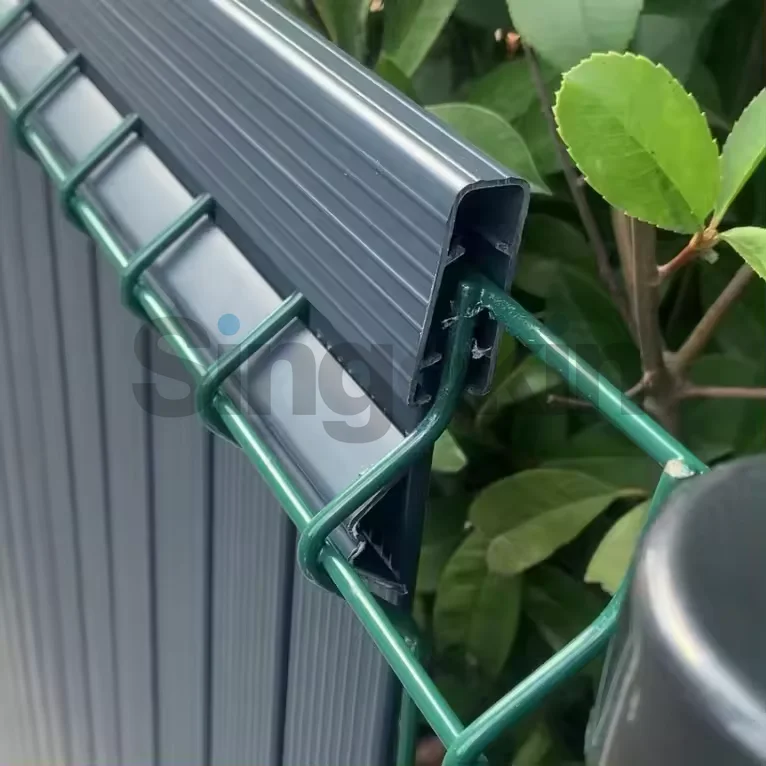 Single Wall Bottom Locking Privacy Slat for welded fence