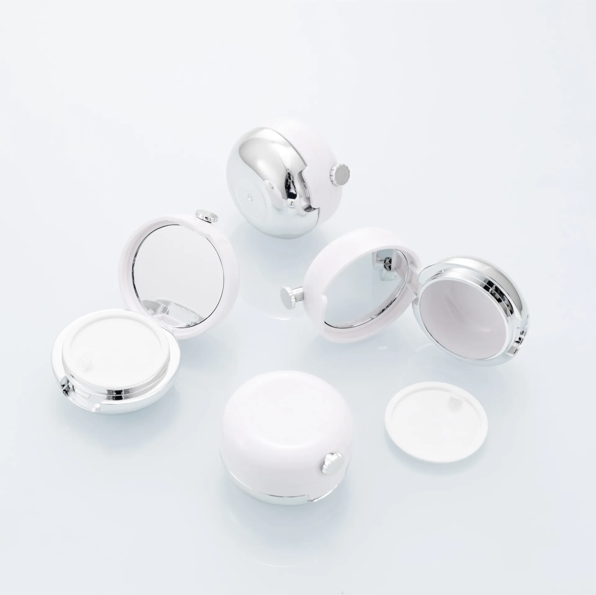 Comes with silicone lip brush lip film care lip balm dispenser bottle Empty bottle capacity 13g