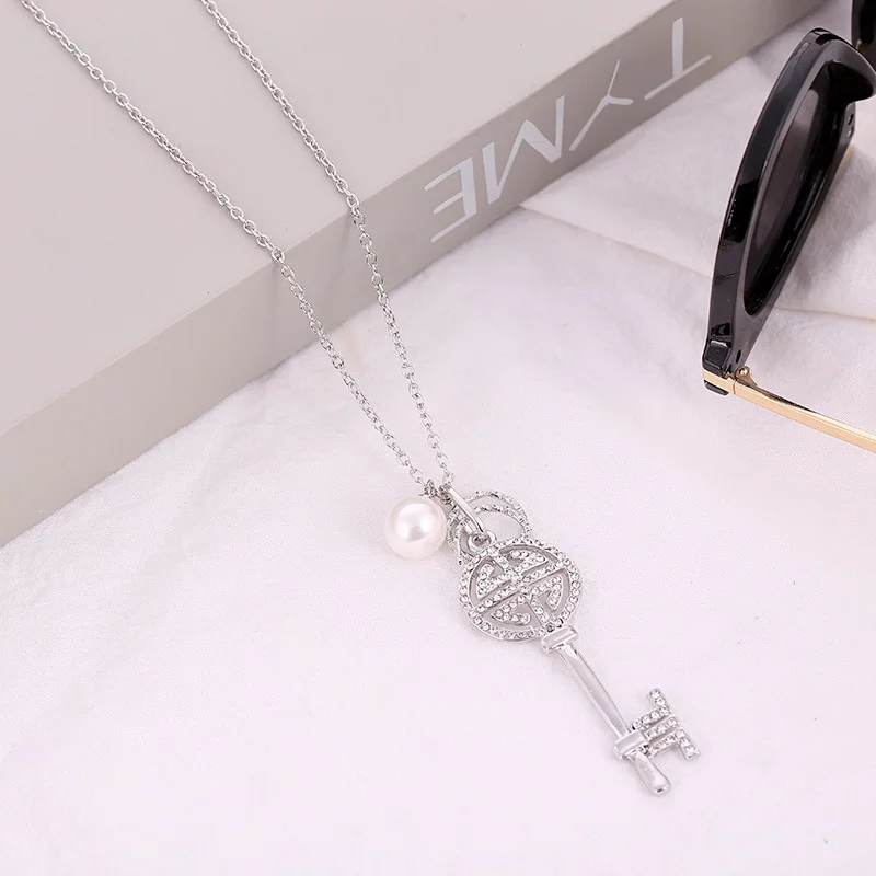 Pearl key short womens fashion temperament butterfly necklace hundred decorative items of jewellery