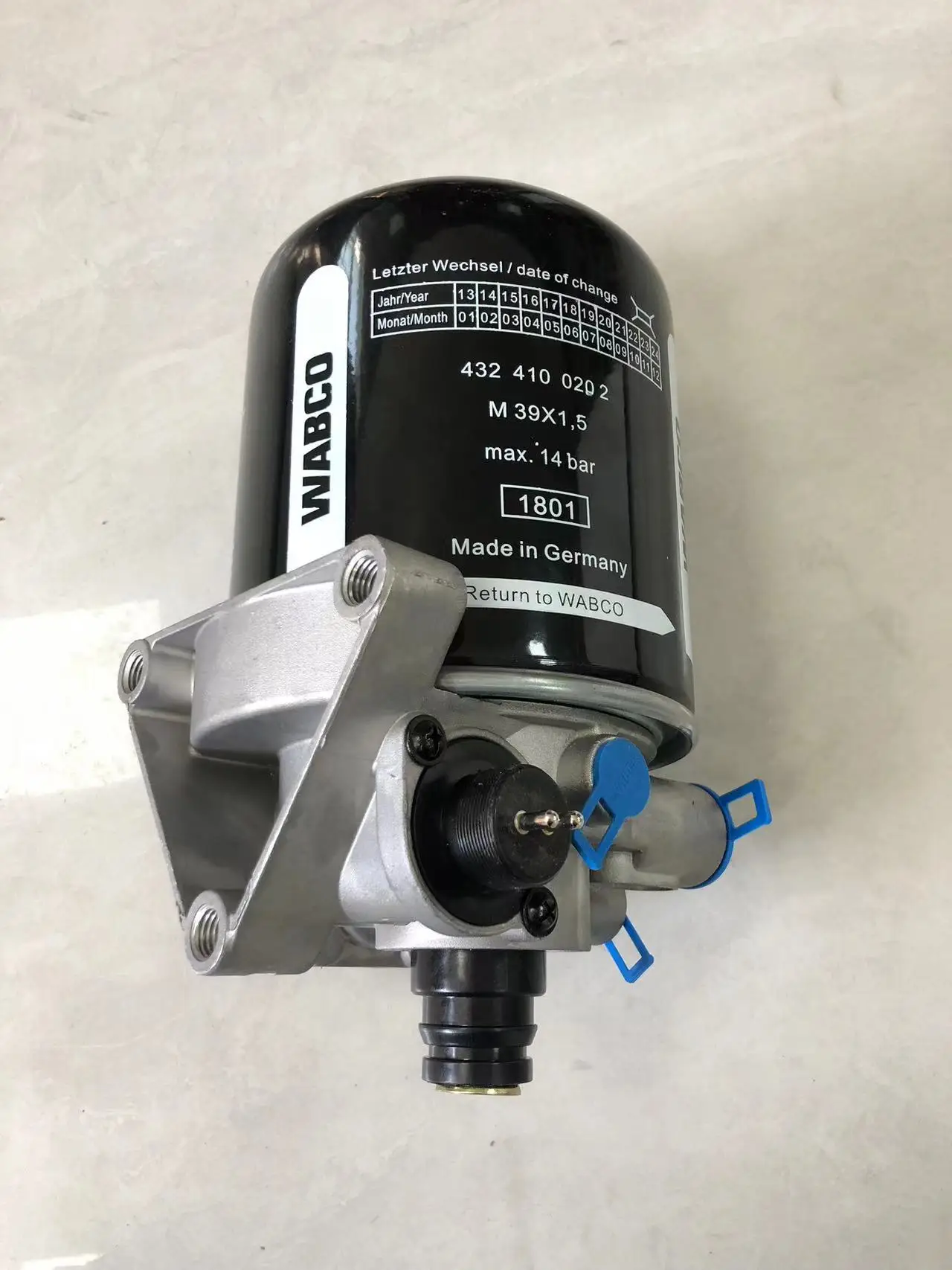 Heavy duty truck parts air compressor air dryer assembly 4324101520