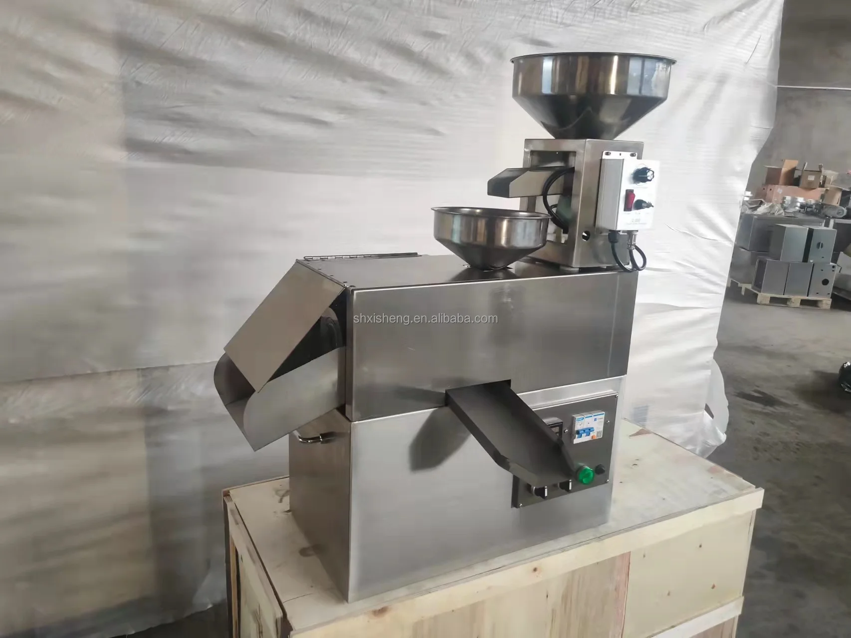 15kg/h cold-pressed vegetable seed almond sunflower oil extraction machine with vibration feeder