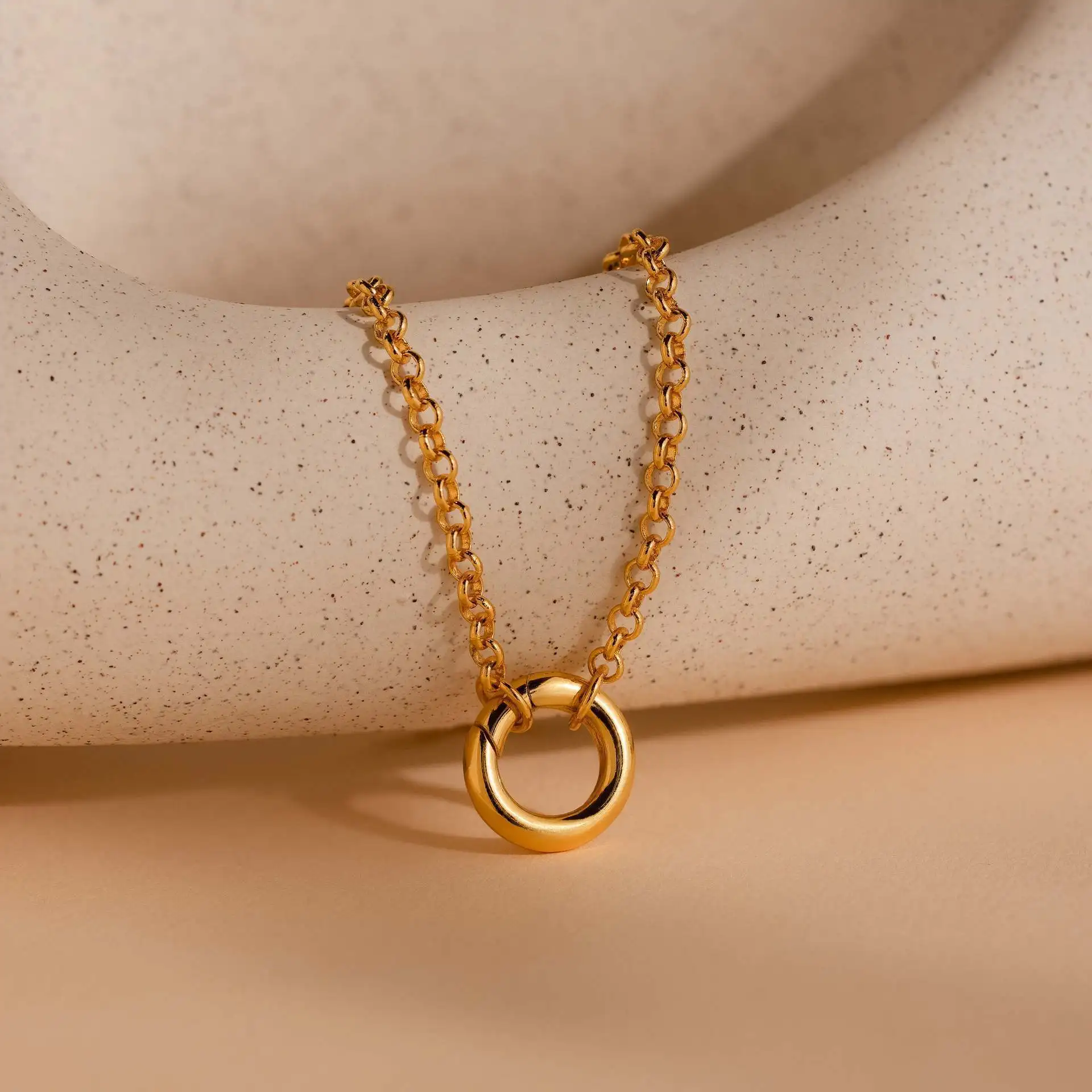 Minimalist Waterproof Jewelry 18k Gold Plated Titanium Steel Rolo Circle Pendant Necklace Simple Rolo Chain Necklace