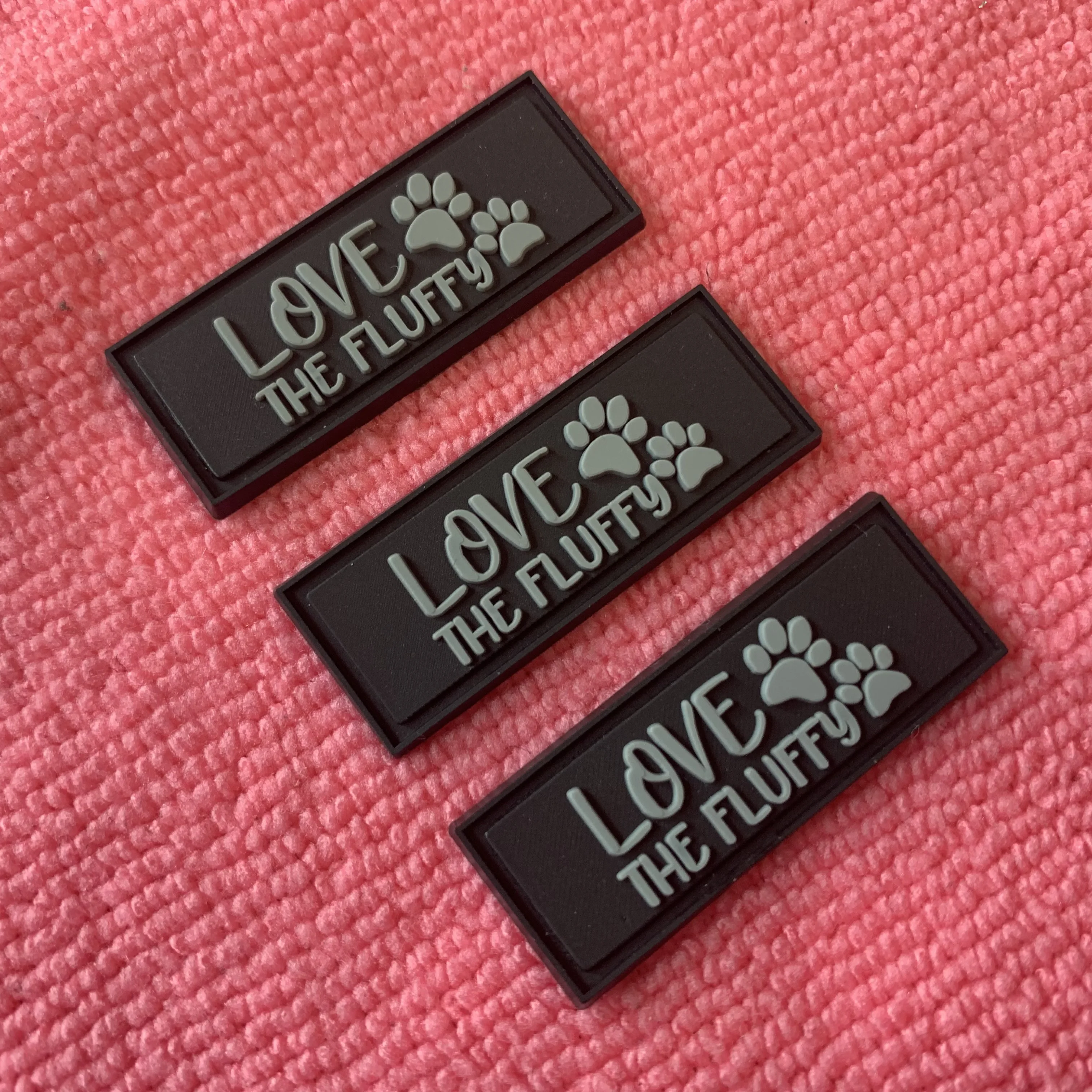 paw logo T-shirt soft plastic rubber label,custom 3d letters PVC plastic tag with sewing line