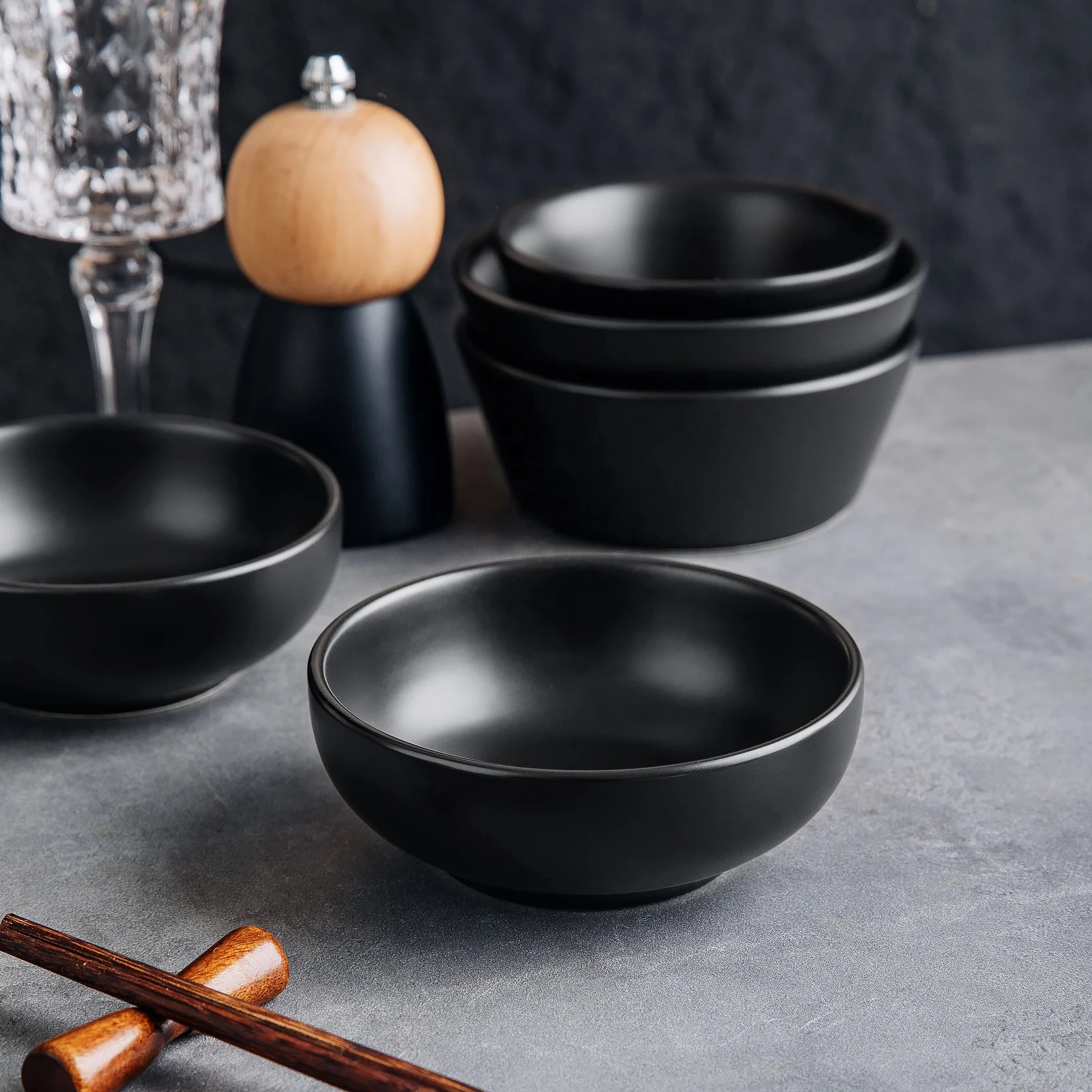 Customized Black Matte Glazed Crockery Round Shape Porcelain Dish Bowl Deep Dinnerware Western Food Bowl Dish Set