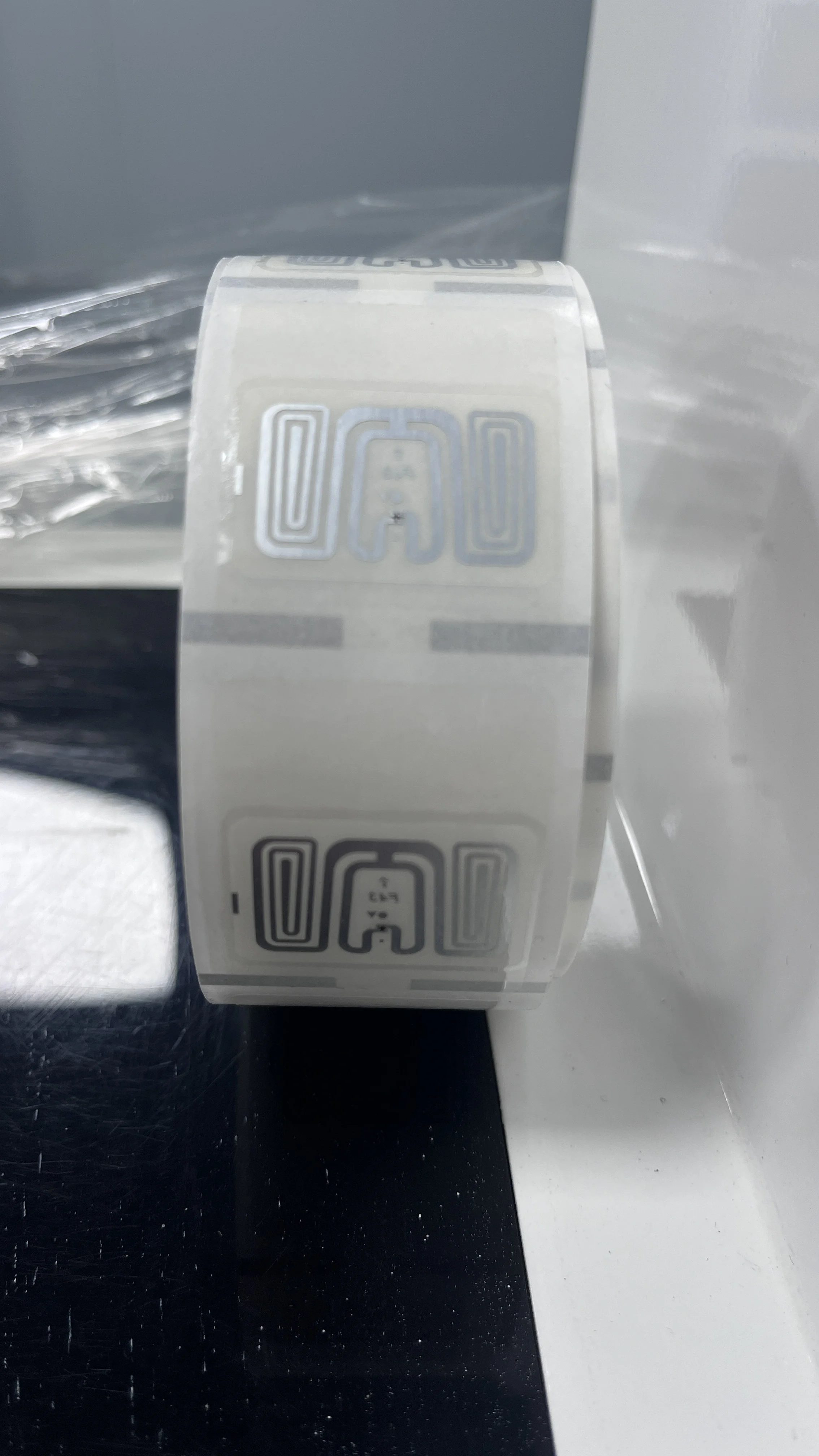 UHF этикетка