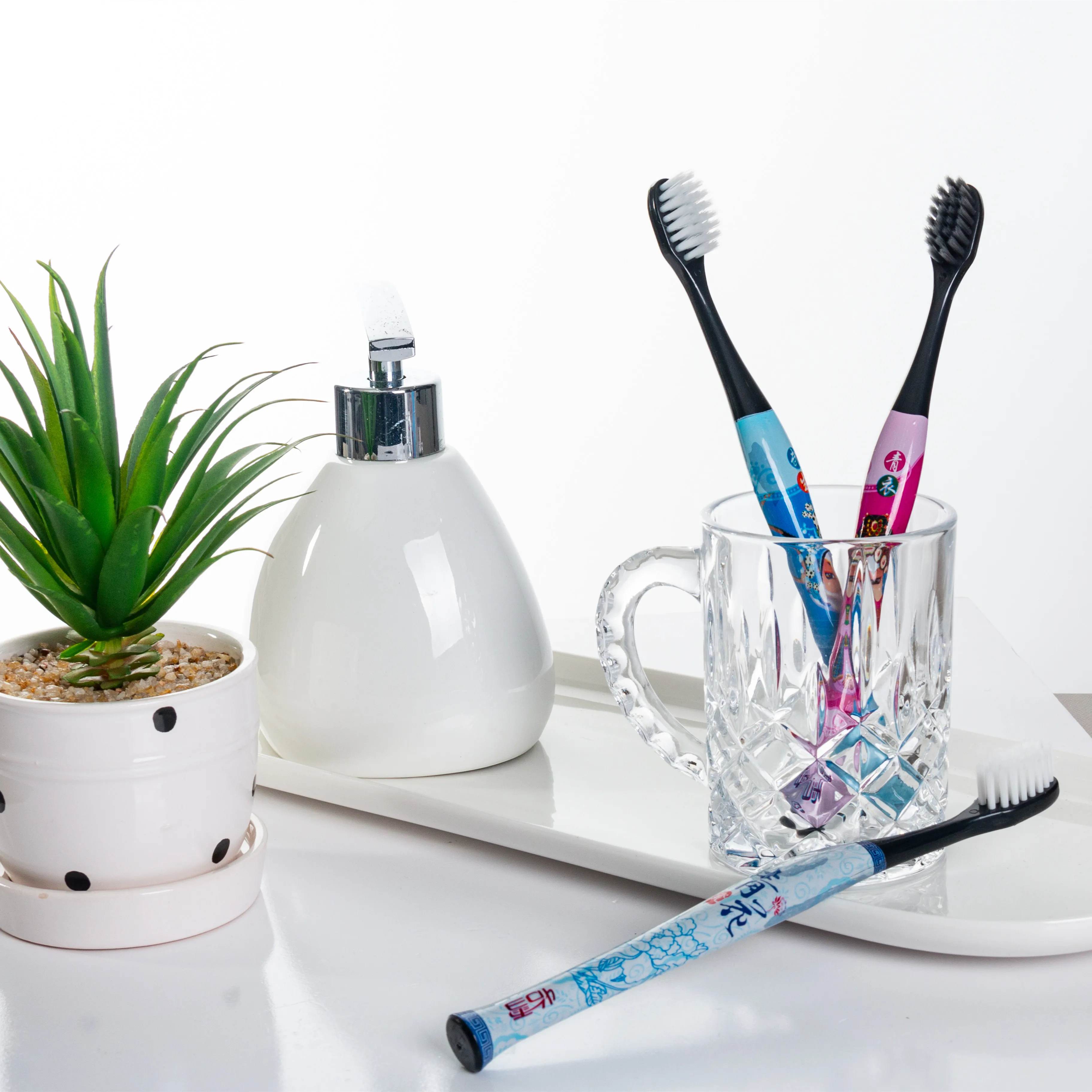 High quality ISO CE ROHS  approved charcoal bristles toothbrush  Wholesale OEM free sample Customized massage gum non bleed