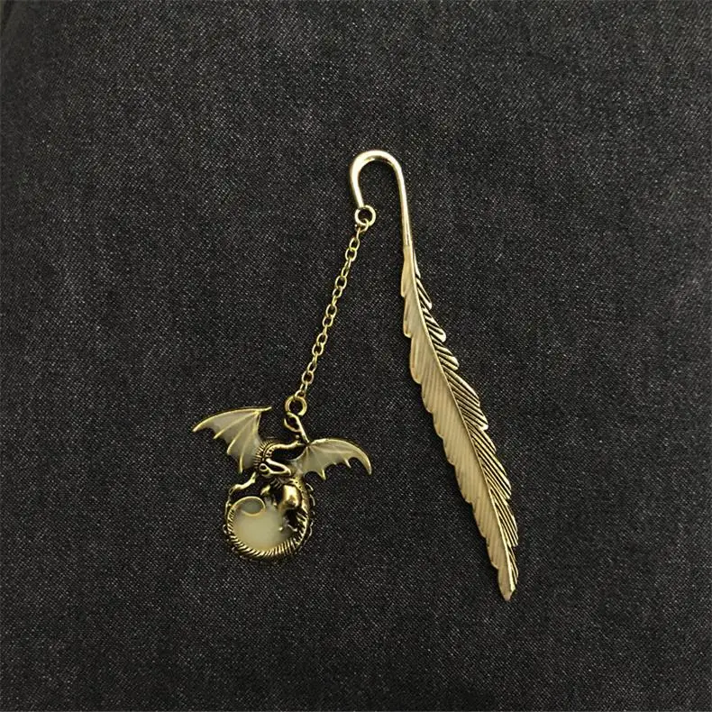 Glow Feather Bookmark Creative Flying Dragon Bookmark Vintage Luminous Metal Pterosaur Bookmark Fluorescence Cultural Gifts
