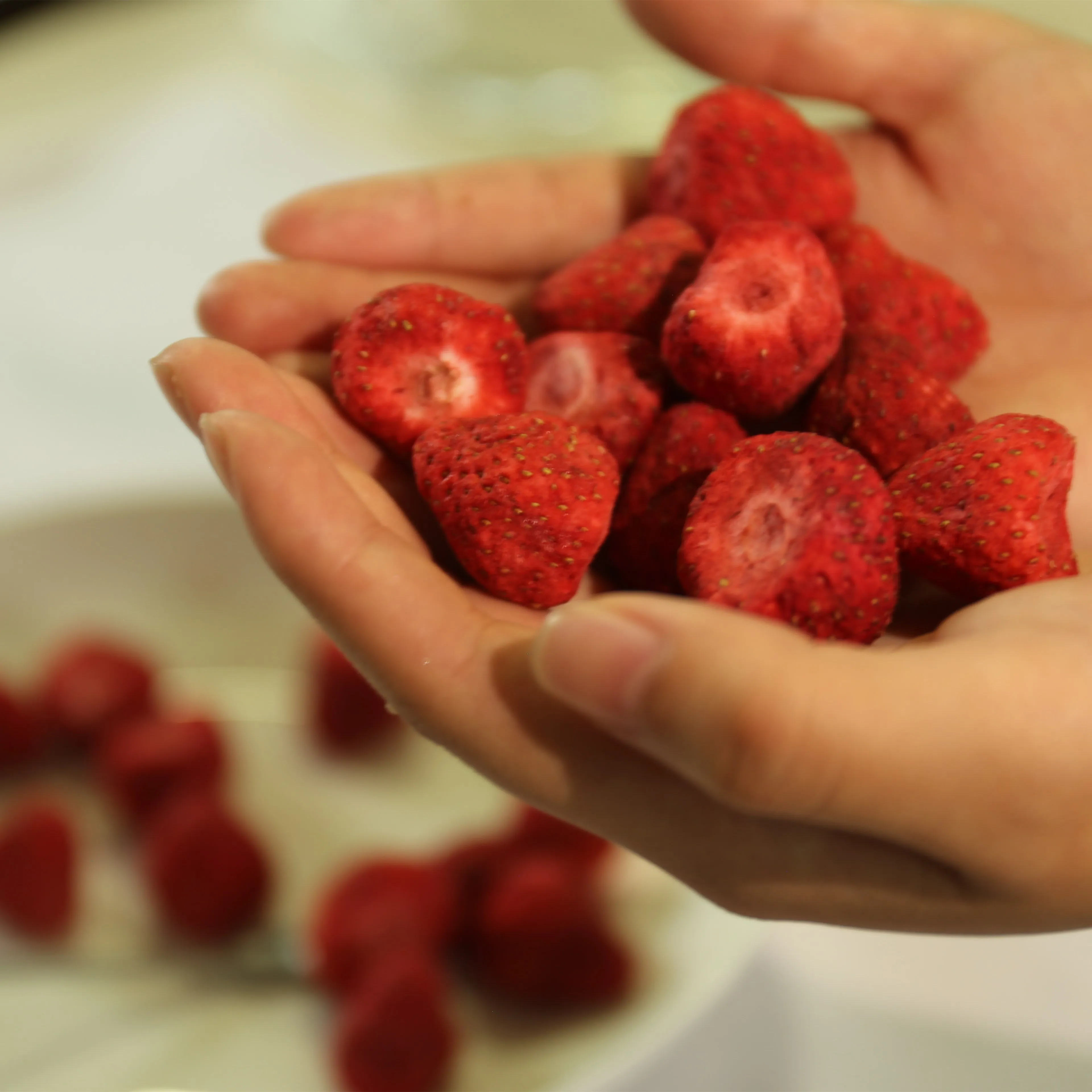 China 25 Years OEM Factory  Freeze Dried Strawberry Slice Cube Whole