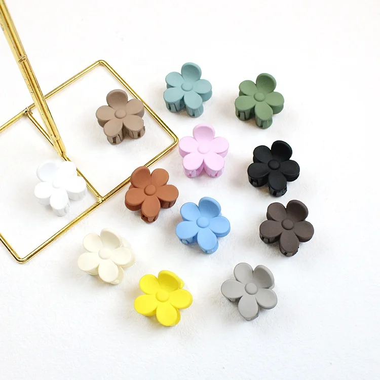 New summer mini girls hair claws matte plastic hair clip claw white small plumeria foam flower hair clips