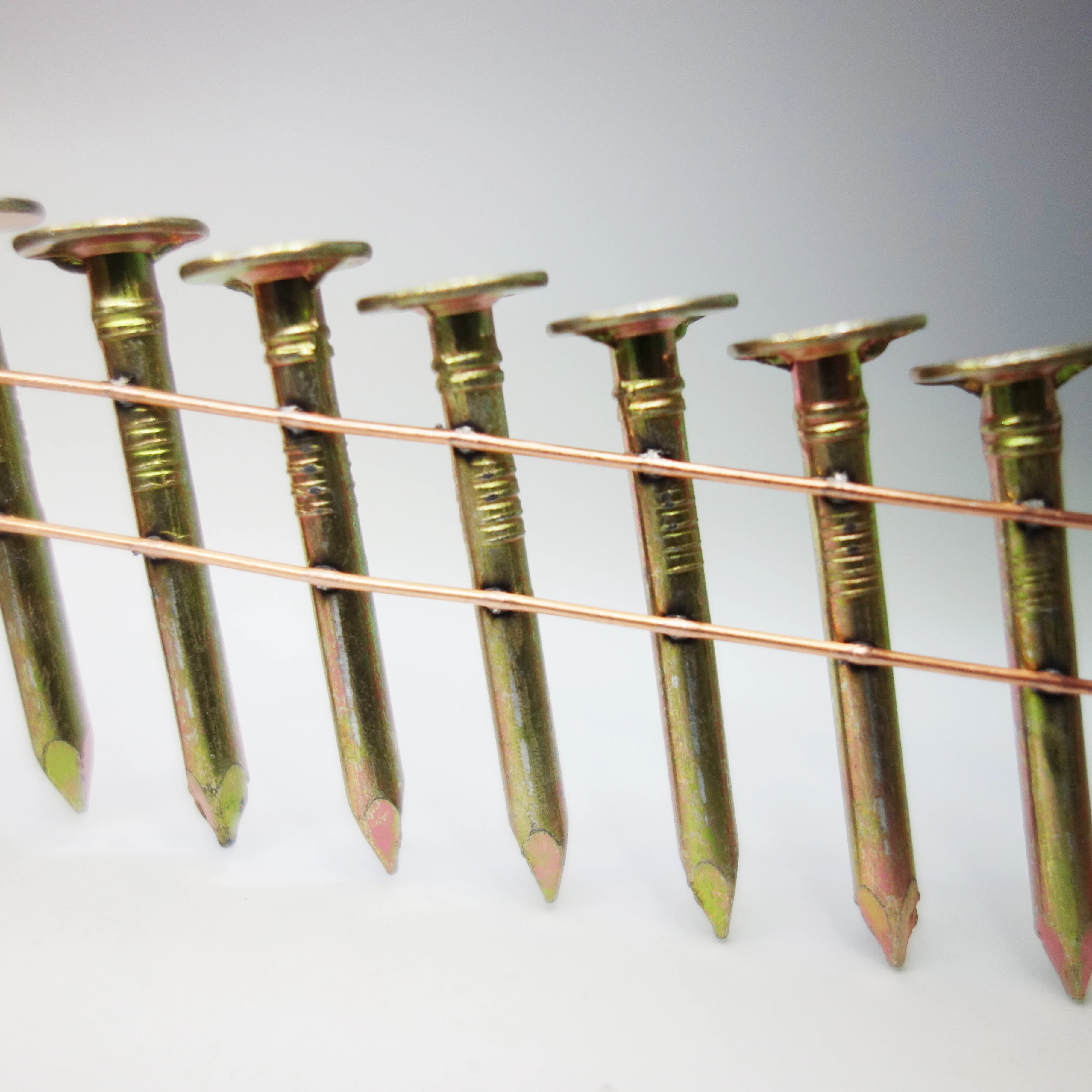 Оцинкованные кровельные гвозди с гладким хвостовиком и алмазной точкой 1 1/4