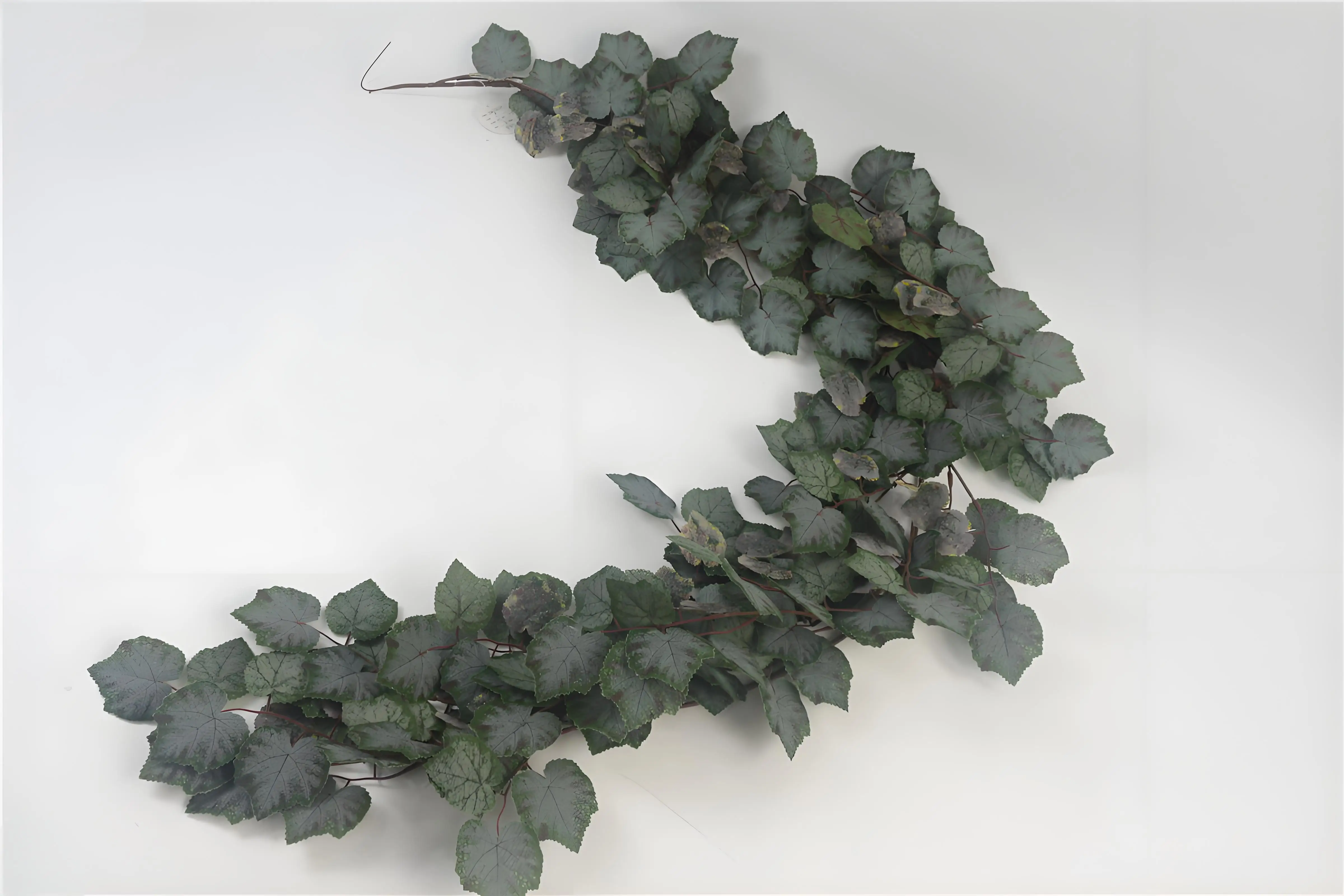 255cm Faux Grape Leaves Vine Wall Decoration Items Artificial Hanging Vines for Indoor and Outdoor Decorations