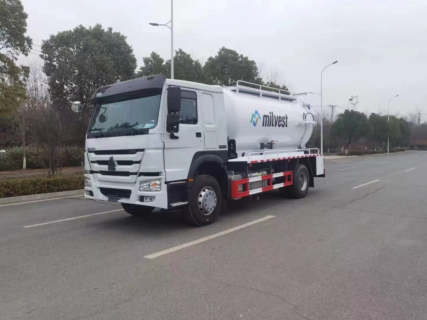 Customizable high-quality Howo suction truck manufactured by Chinese factory  supports export to Asia and Africa