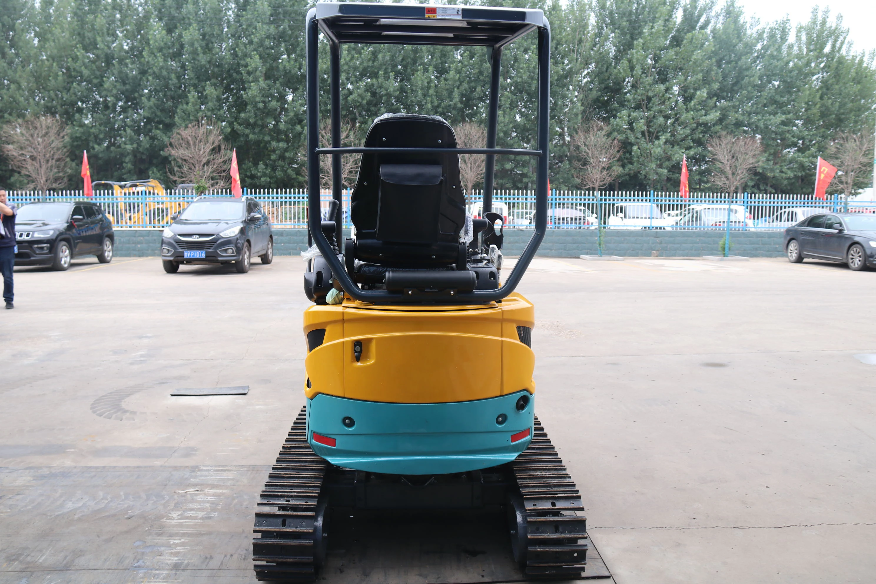 LICHMACH 0.3CBM Hydraulic Small Wholesale Excavator Machine 6 ton 7 ton 8 ton  Wheel Middle Wheel Excavator