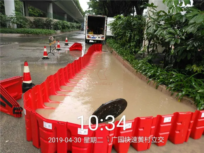 emergency flood barriers quick deploy plastic water divert for highway road traffic safety