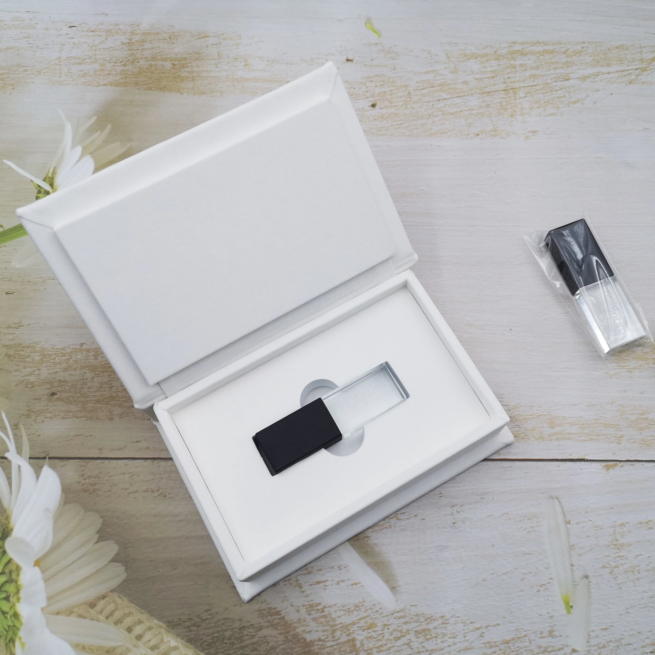 Специальная бумажная Свадебная коробка с USB-разъемом