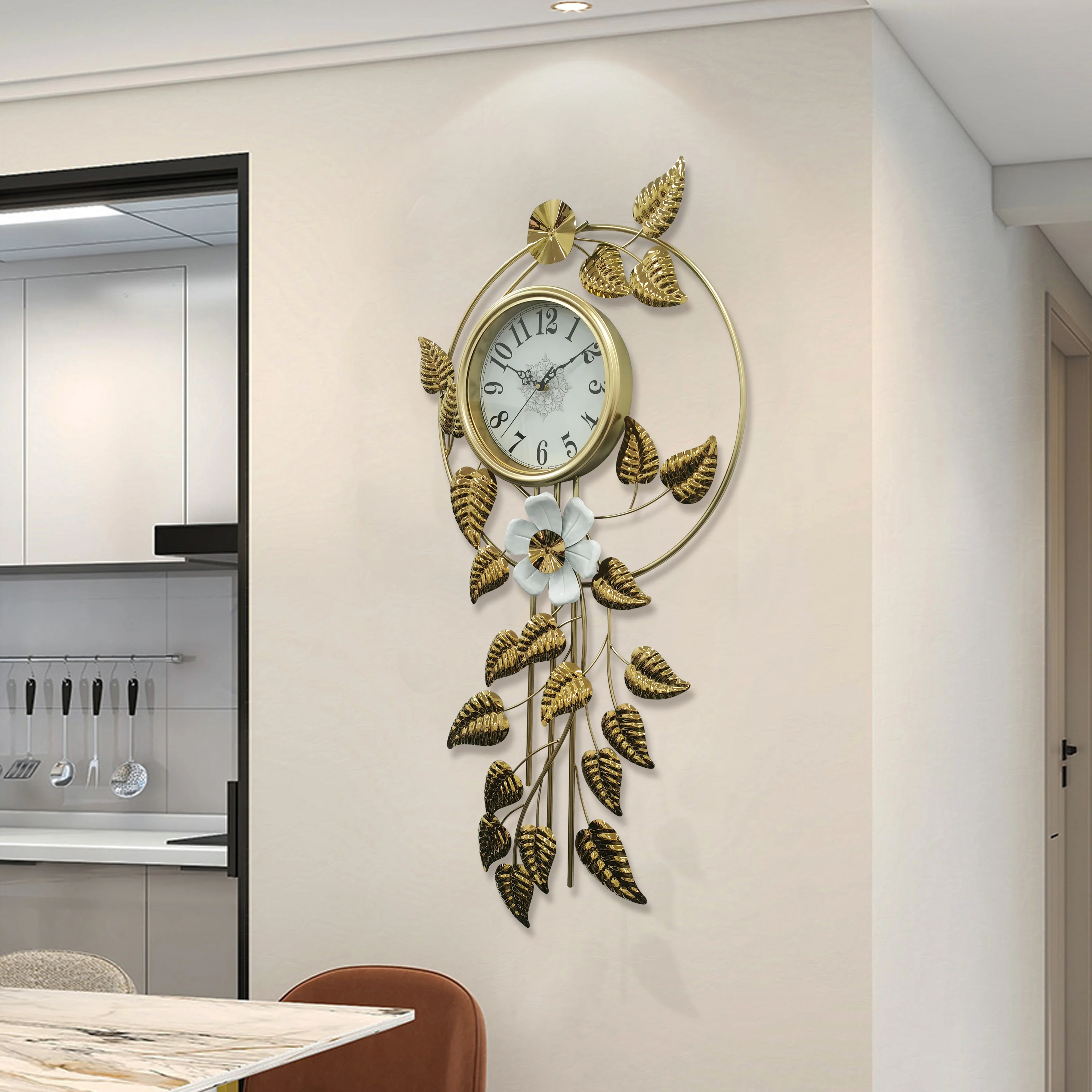 New Nordic light luxury wall clock living room home decoration personality creative wrought iron leaf clock gold clock