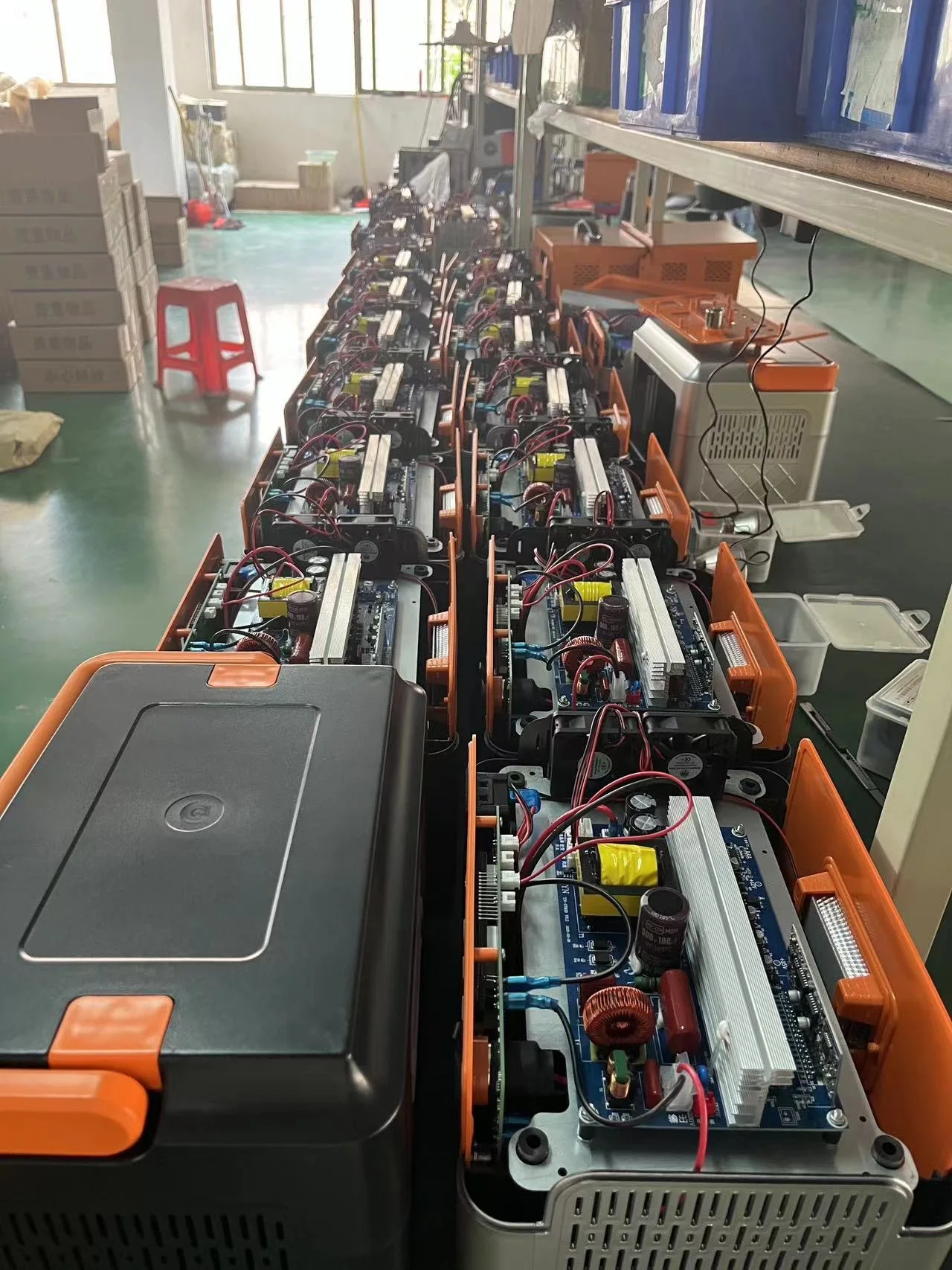 Factory sell 1000W 2000W 512WH Power Bank universal Plug Standard DC/AC Portable Power Station with 1000w inverter