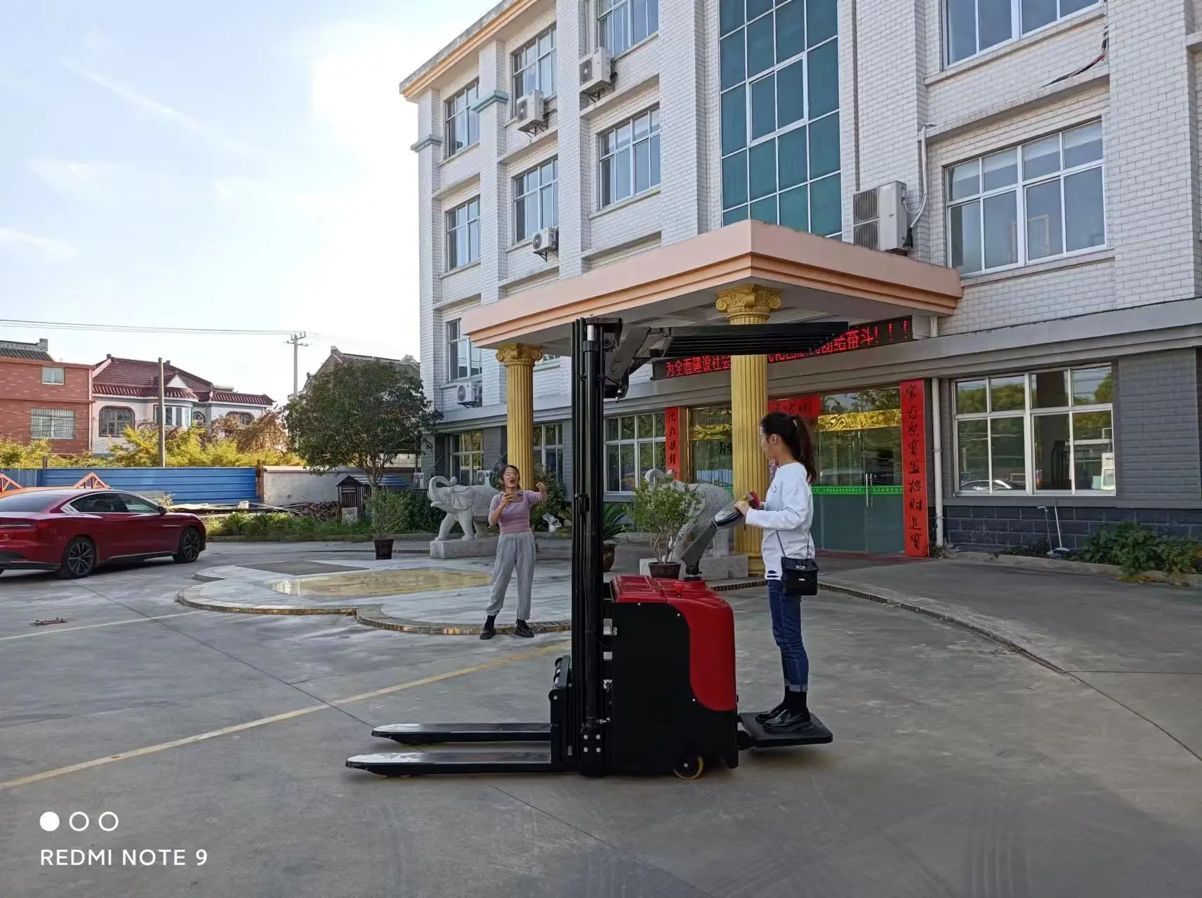 1 ton material loading and unloading all-electric lifting vehicle  Stacker