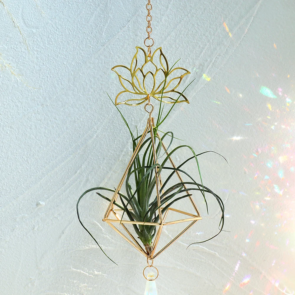 Air Plant Holder Hanging Planter Tillandsia Air Fern Plant Hanger Crystal Suncatcher Metal Triangular Rack Balcony Decorations
