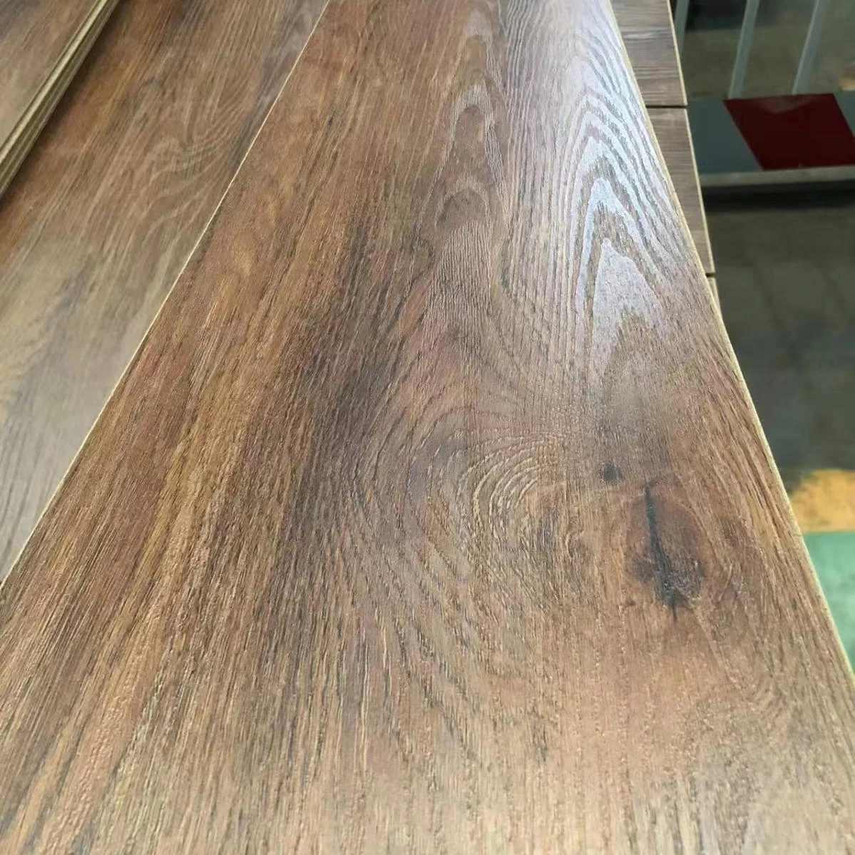 Cheap price 8mm 12mm hdf ac3 waterproof high gloss oak wooden parquet laminate flooring