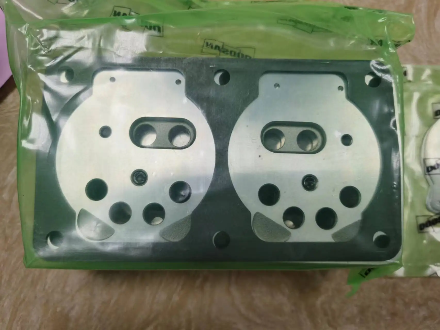 Daewoo Bus DL08 engine Air compressor cylinder head 65.54114-6010 65541146010 Doosan packing