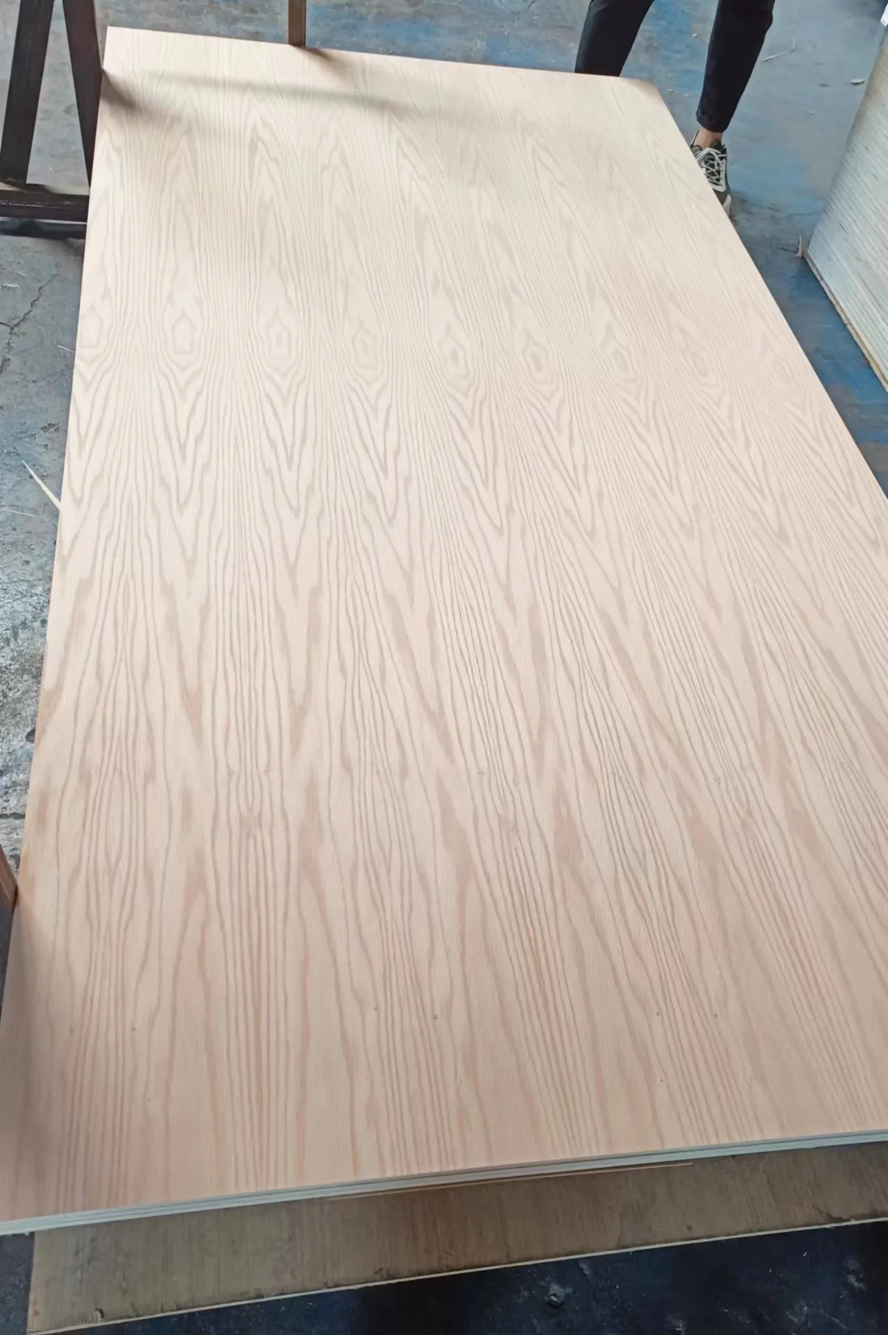 Linyi Suppliers 3mm 4mm 5mm 7mm 12mm 1/4, 3/4 Inch Parota White Oak Walnut Maple Tazalm Sapele Teak Plywood 4*8ft Fancy plywood