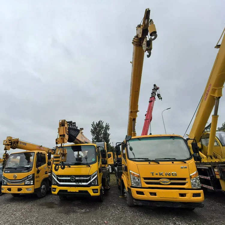 4*2 & 6*4  8 Ton-25 Ton Small Crane Truck Hyundai Lift Crane For Trucks