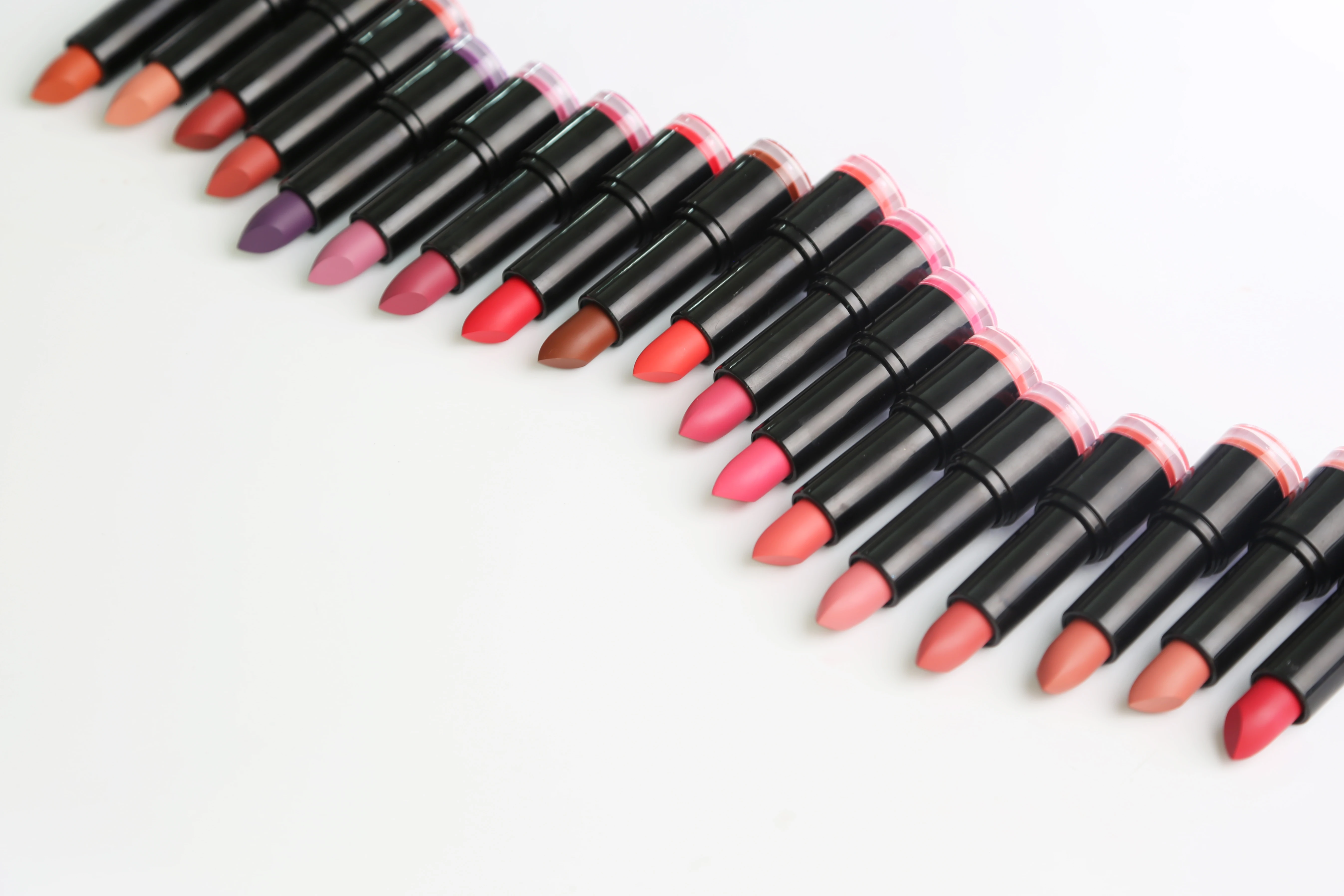 Private label long lasting  highly pigmented water proof creamy matte lipstick