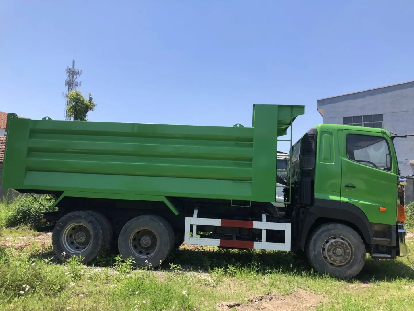 Б/у самосвал серии hino 700