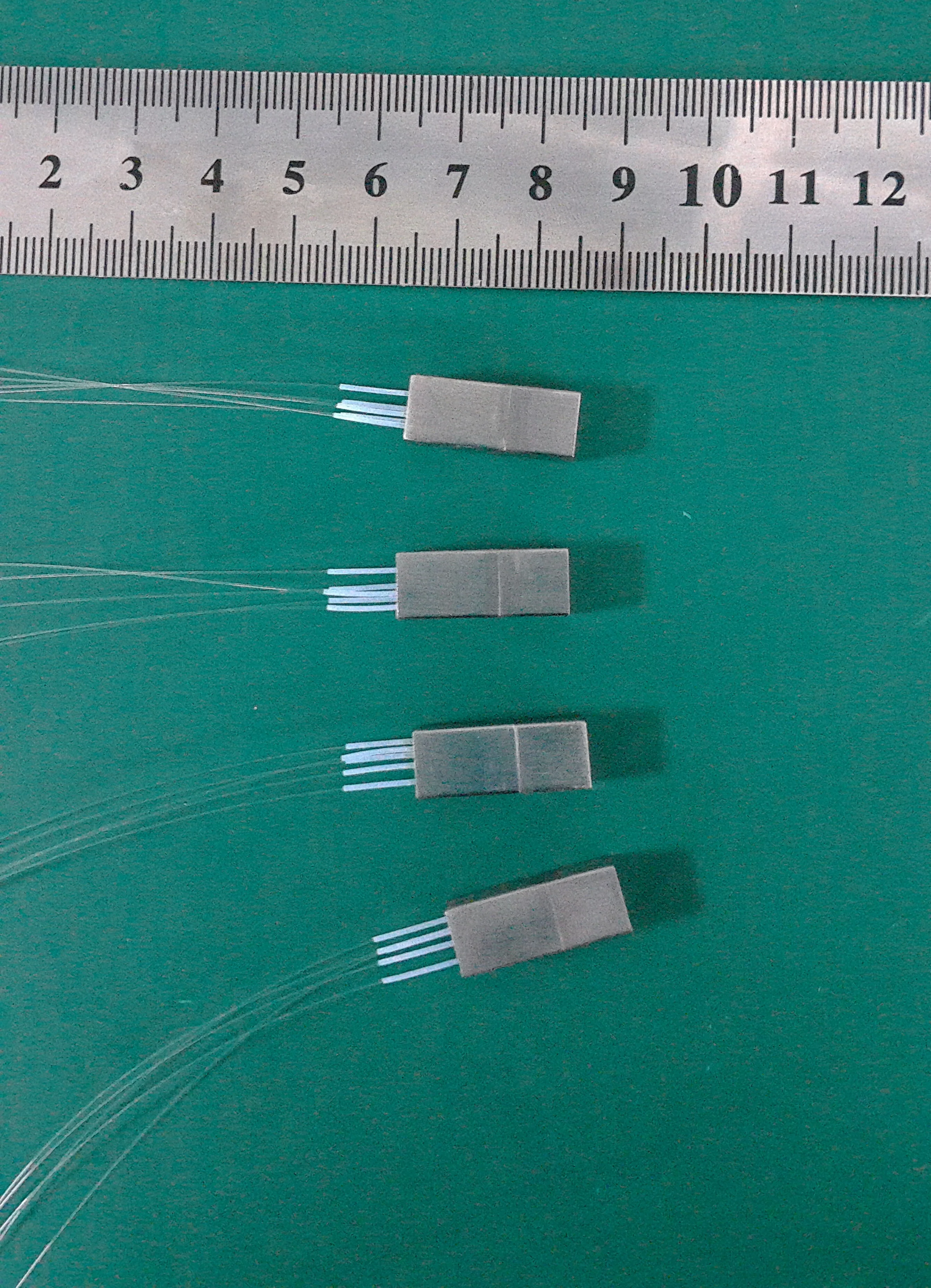 Ultra Compact  1X4 CWDM based on thin film filtering technology with Low insertion loss for  transceivers