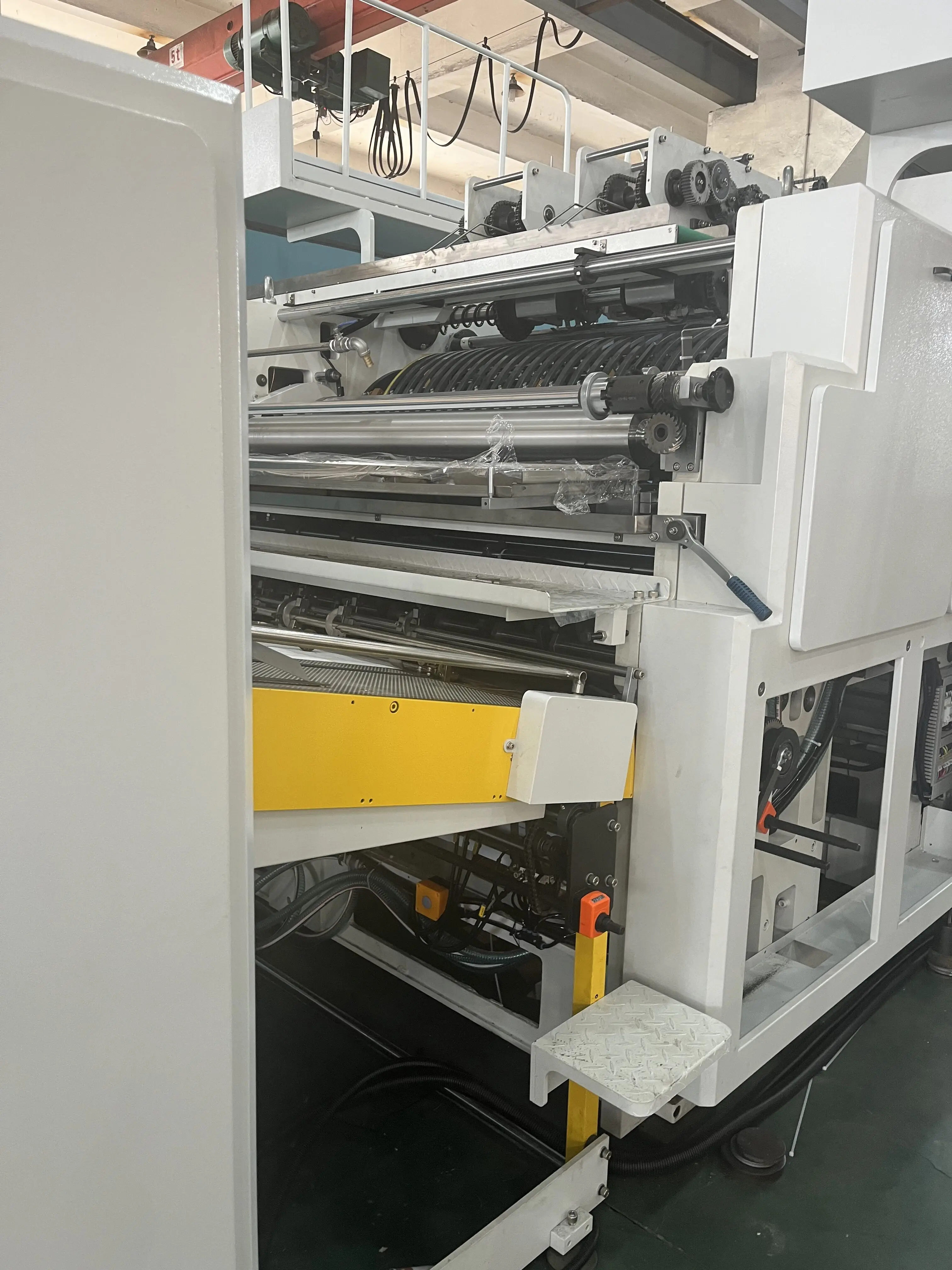 Машина для изготовления бумажных пакетов с автоматической подачей листов серии TB-R верхней усиленной бумажной карточкой и складкой