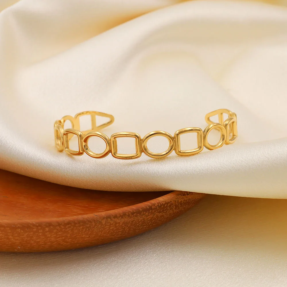 Custom Wholesale New Design 18K Gold Plated Stainless Steel Woman Brand Jewelry Popular Link Charm Designer Bangle