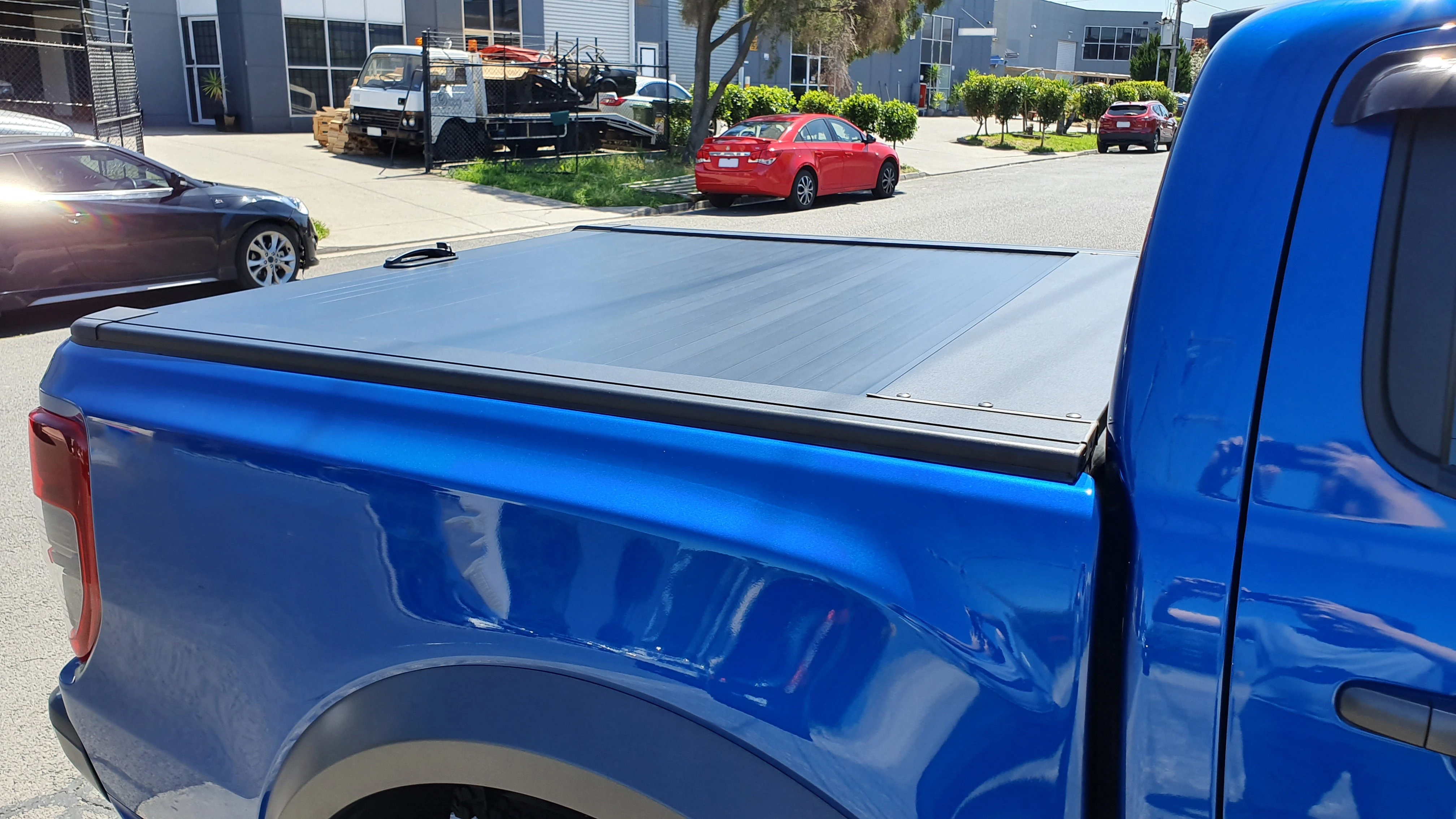 Pickup Truck Car 4x4 Accessories Aluminium Roller Lid Shutter Top Retractable Roll Up Tonneau Cover For Nissan Navara Np300 D40