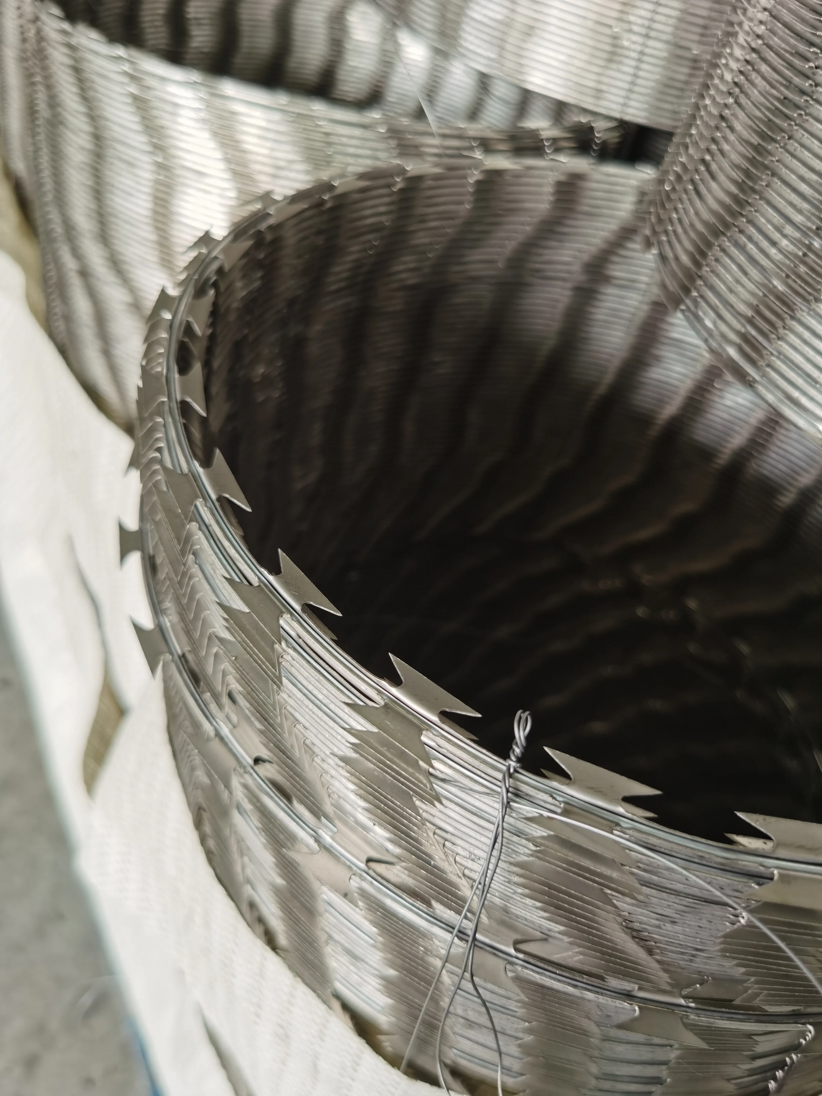 hot dipped galvanized razor barbed wire BTO-22 from china real factor